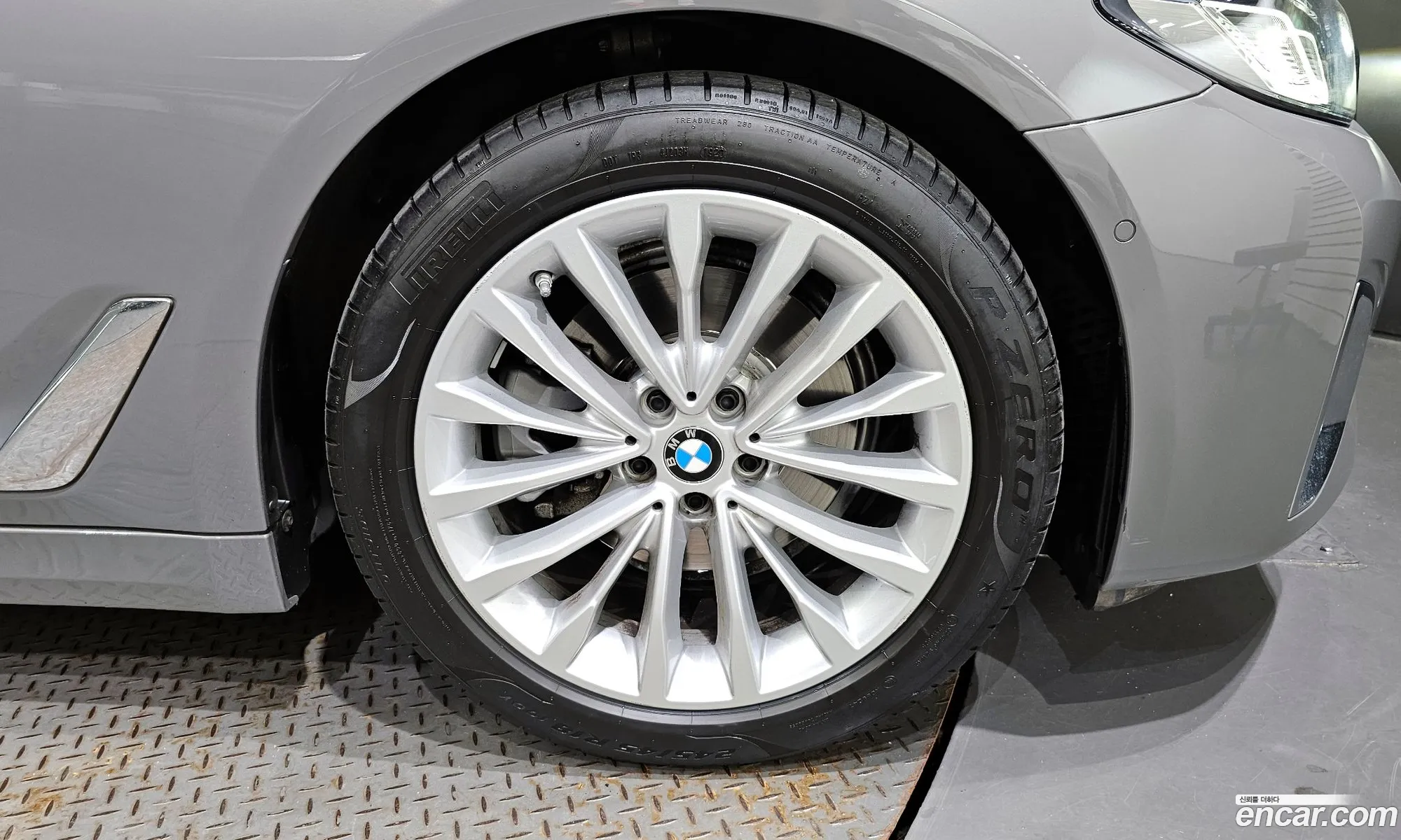 BMW 5 Series G30 520I Luxury - фотография 19156617