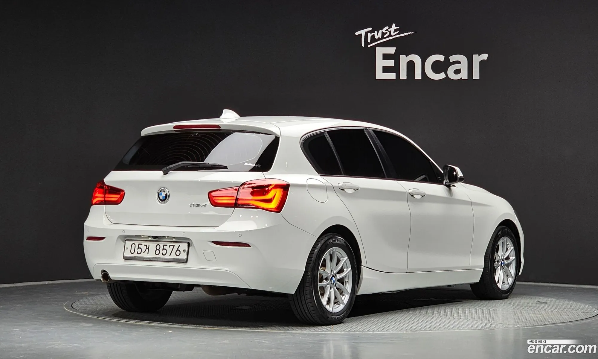 BMW 1 Series F20 118D Joy 5-Door - фотография 12561097