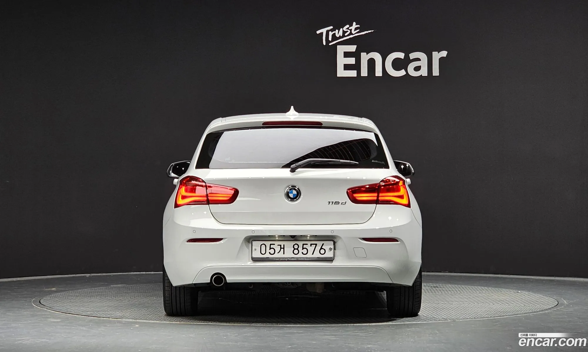 BMW 1 Series F20 118D Joy 5-Door - фотография 12561099