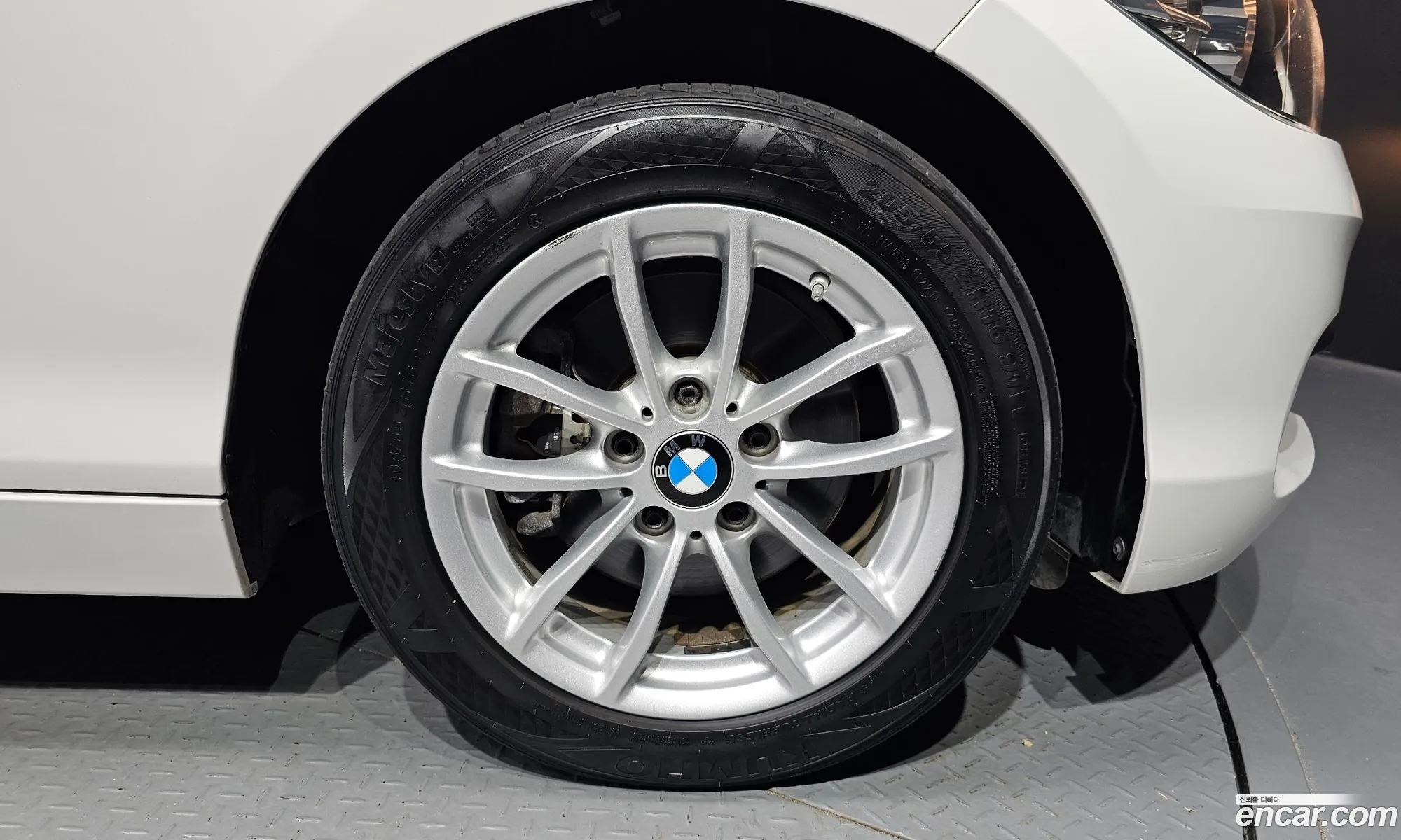 BMW 1 Series F20 118D Joy 5-Door - фотография 12561100