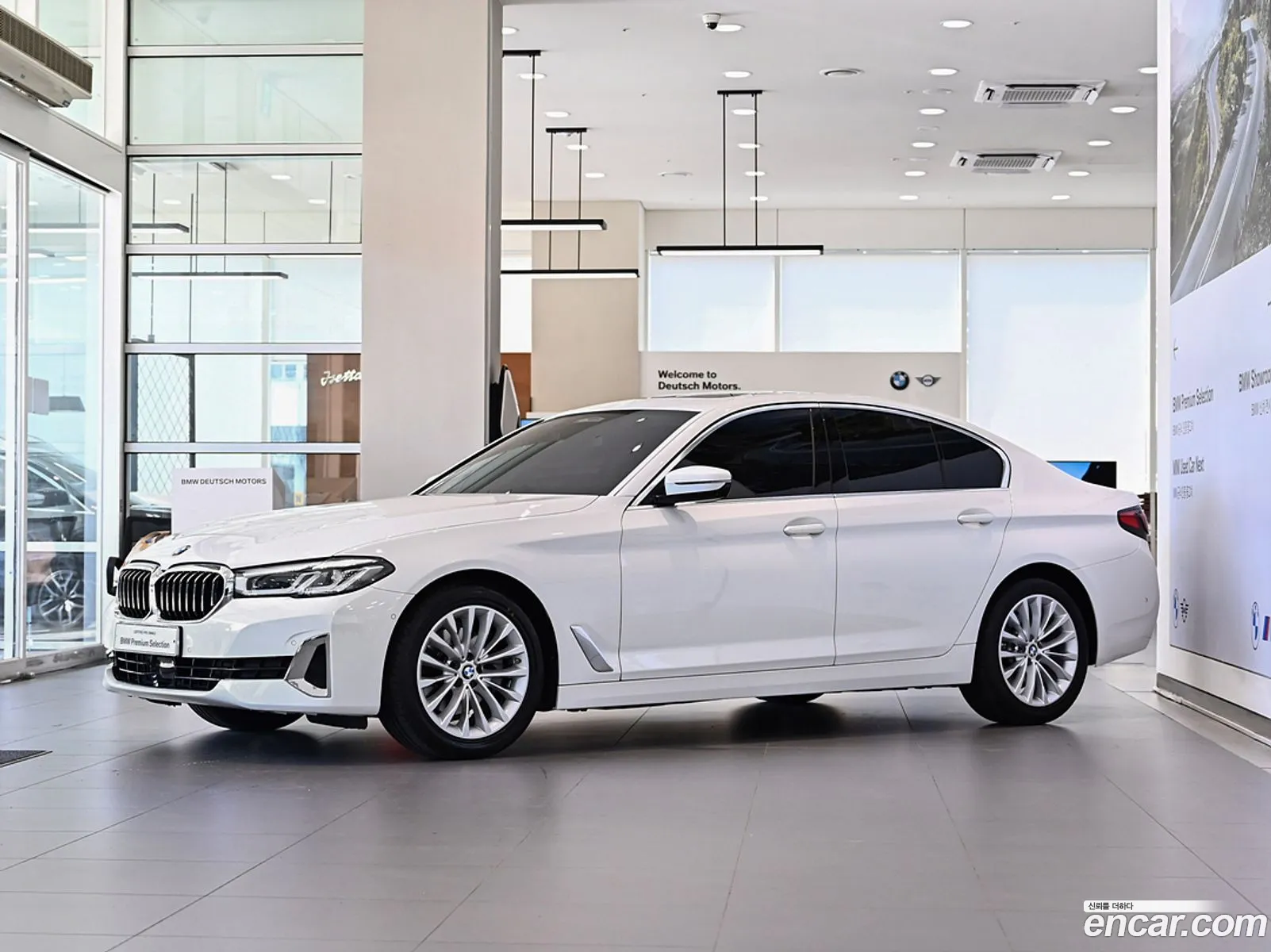 BMW 5 Series G30 520I Luxury - фотография 4940026
