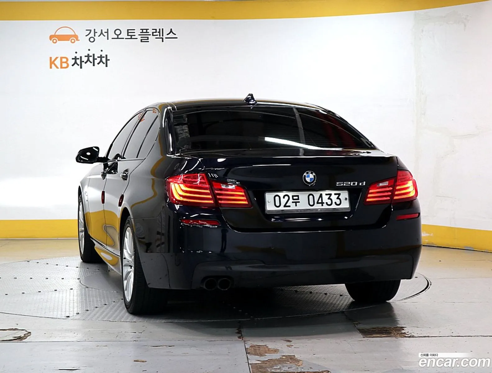 BMW 5 Series F10 520D M Aerodynamics - фотография 4940017