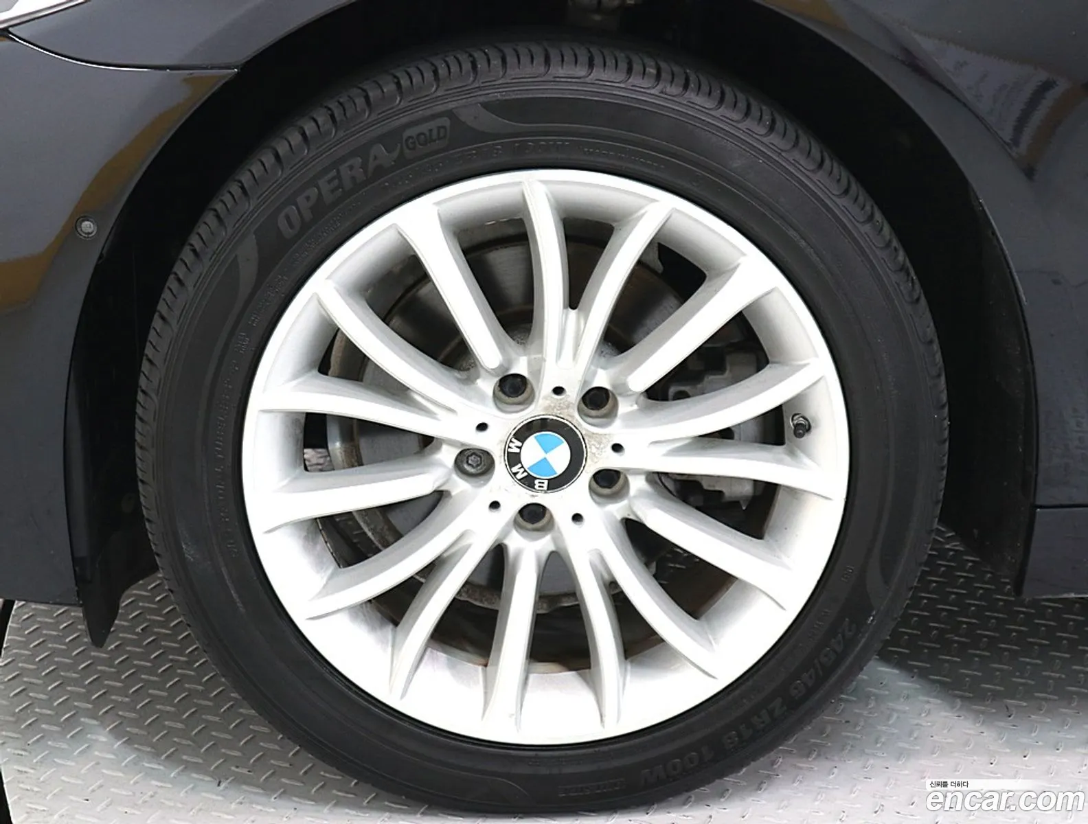 BMW 5 Series F10 520D M Aerodynamics - фотография 4940018