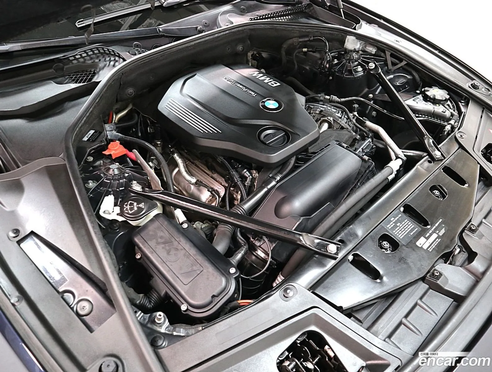 BMW 5 Series F10 520D M Aerodynamics - фотография 4940019
