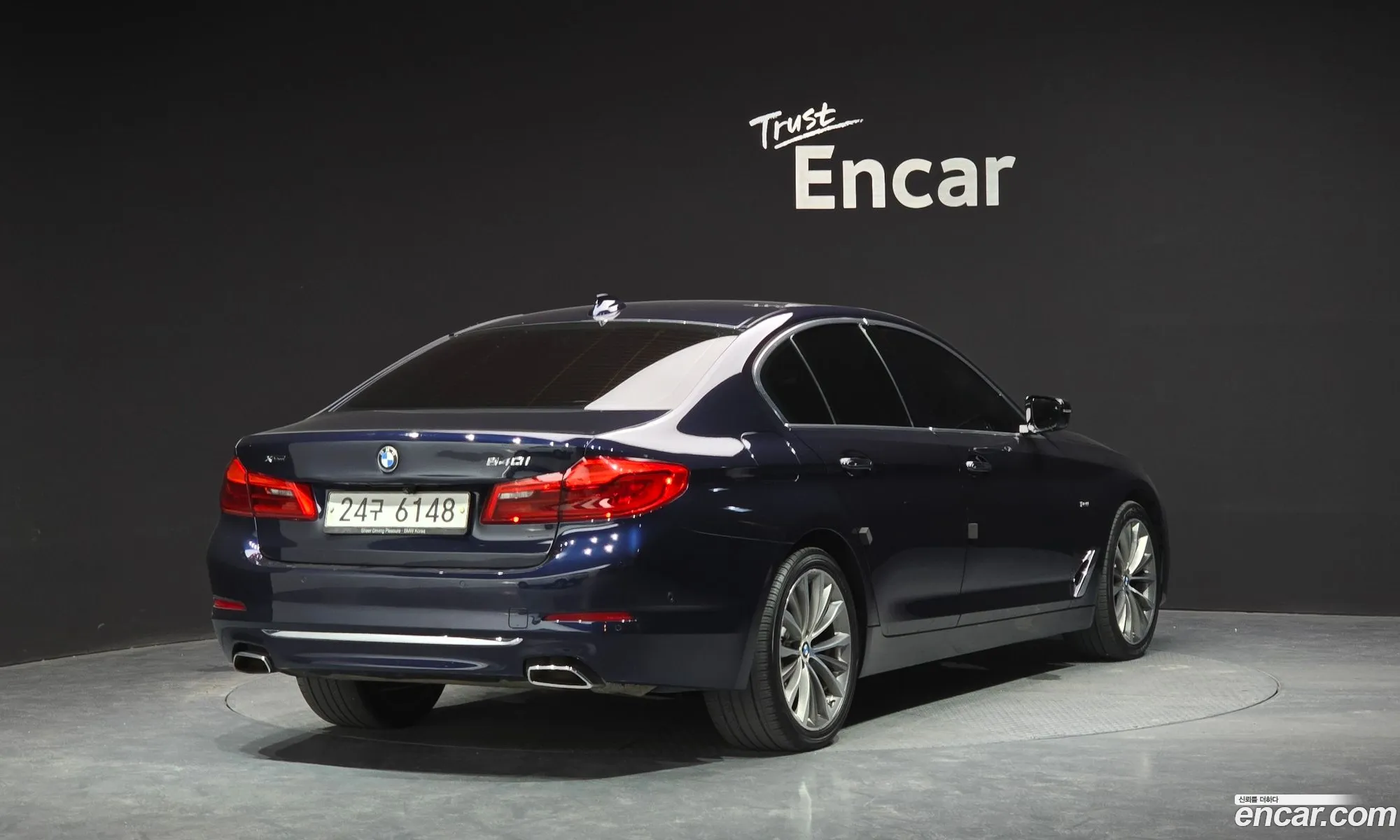 BMW 5 Series G30 540I xDrive Luxury Plus - фотография 3680972