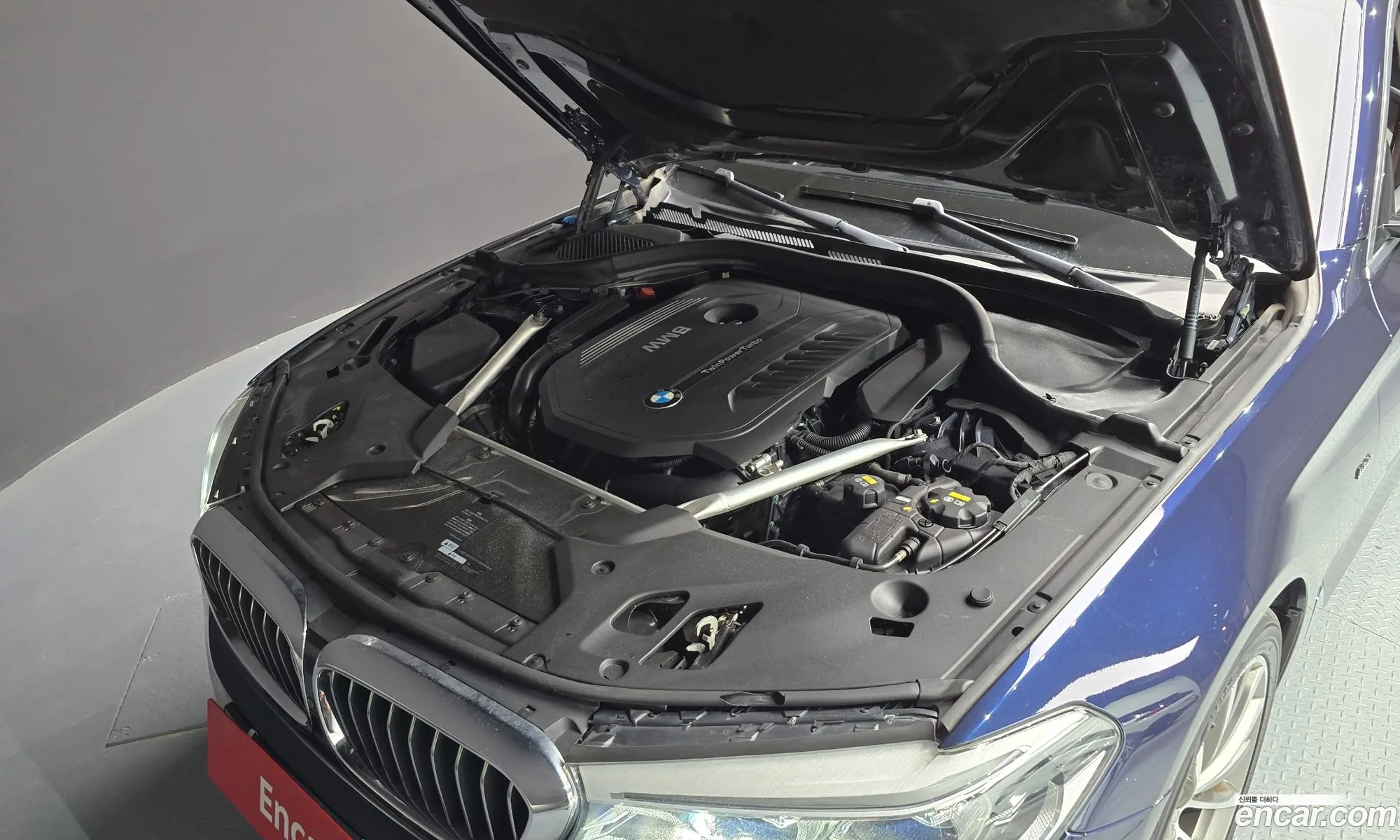 BMW 5 Series G30 540I xDrive Luxury Plus - фотография 3680976