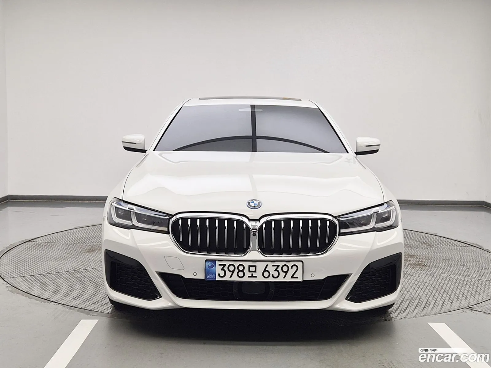 BMW 5 Series G30 530E M Sports - фотография 4942415