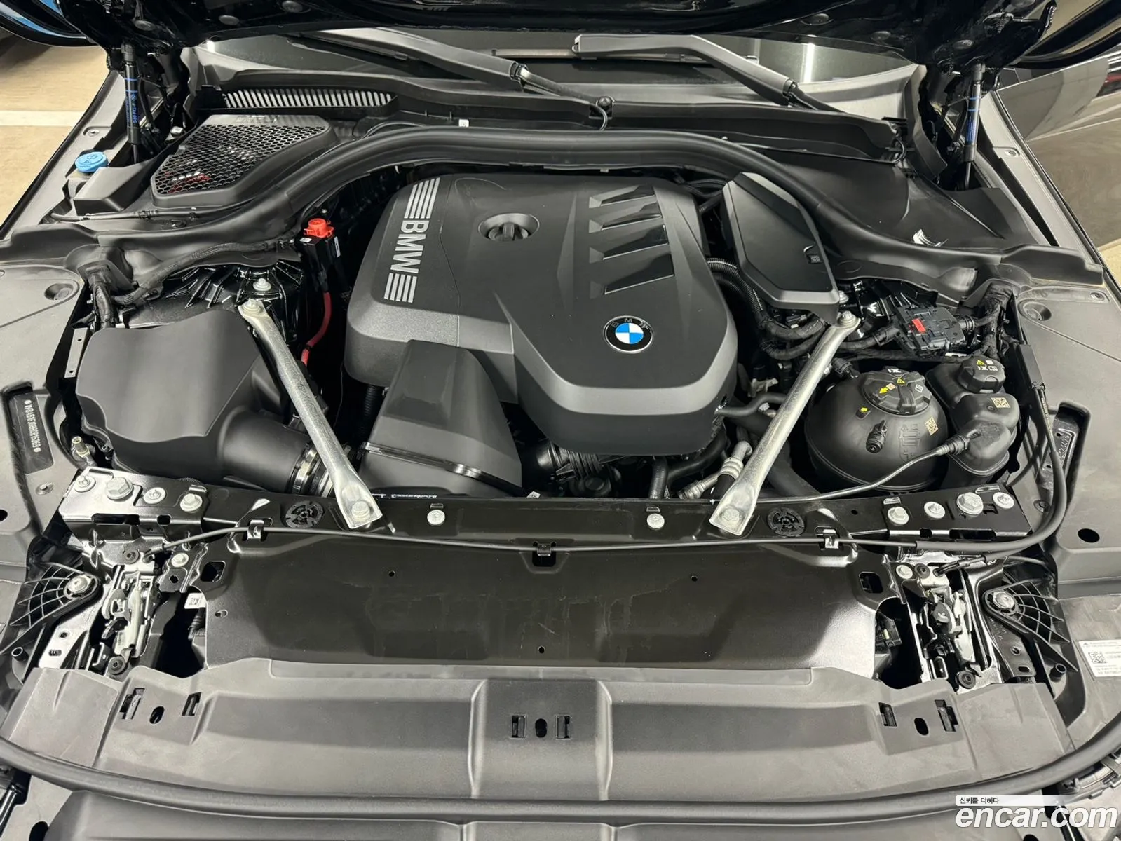 BMW 5 Series G60 530I xDrive - фотография 14085034