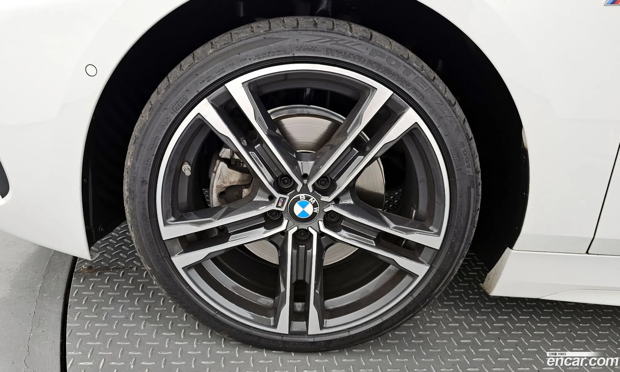 BMW 1 Series F40 118D M Sports - фотография 4938278