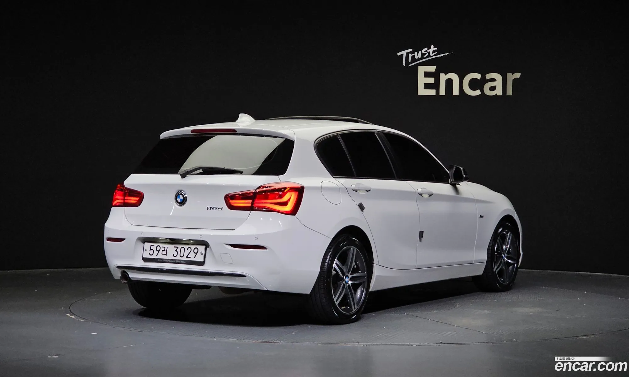 BMW 1 Series F20 118D Sports 5-Door - фотография 4756938