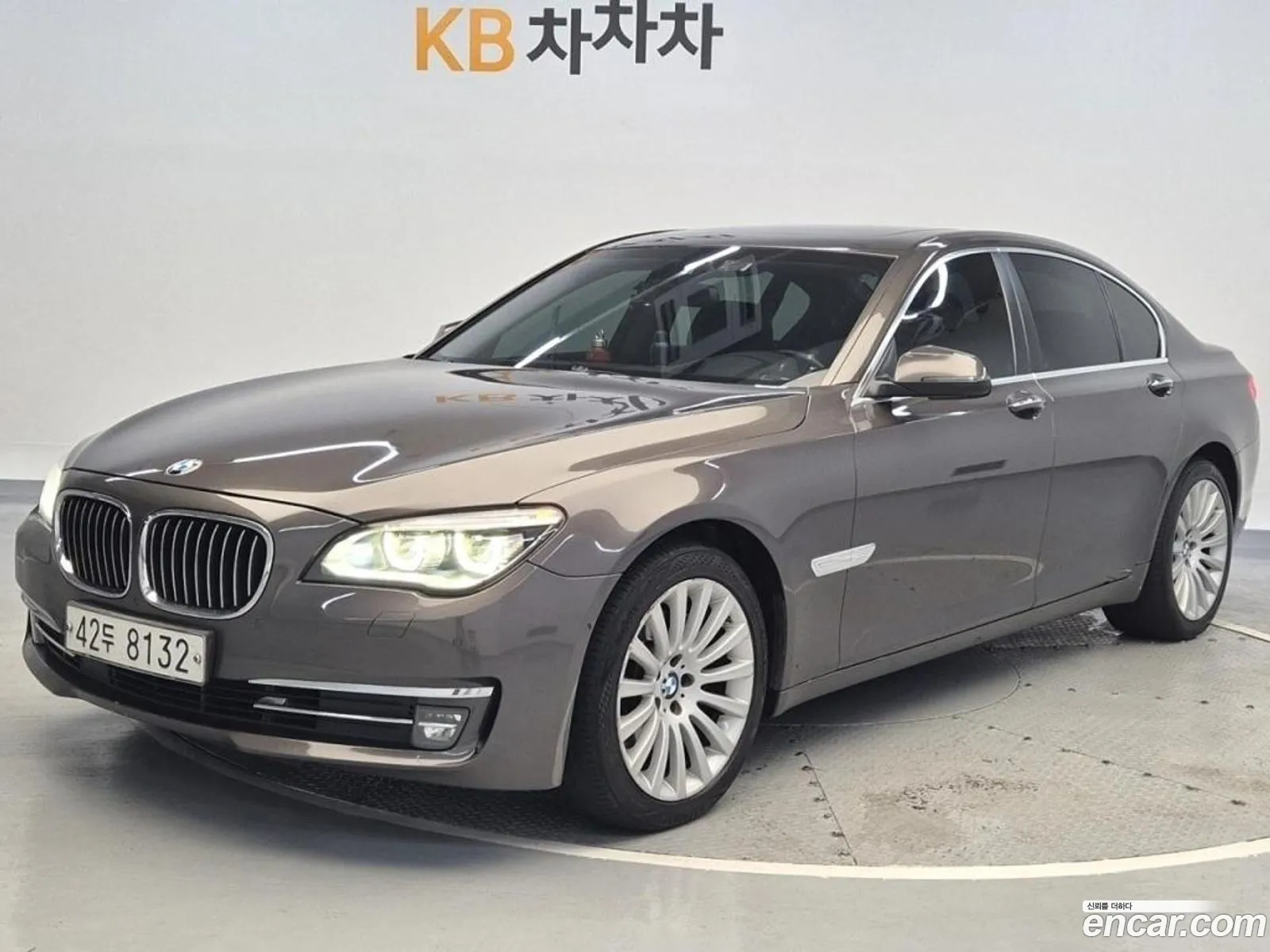 BMW 7 Series F01 740D xDrive - фотография 18560