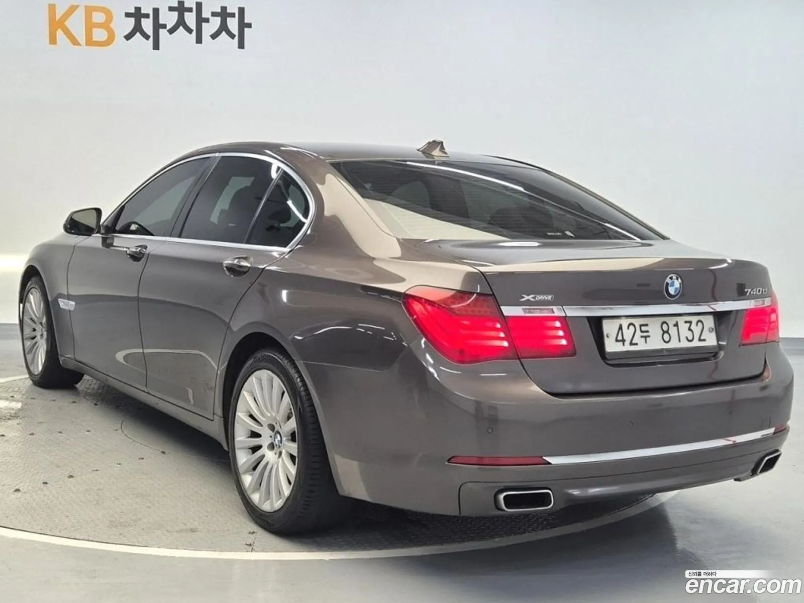 BMW 7 Series F01 740D xDrive - фотография 18561