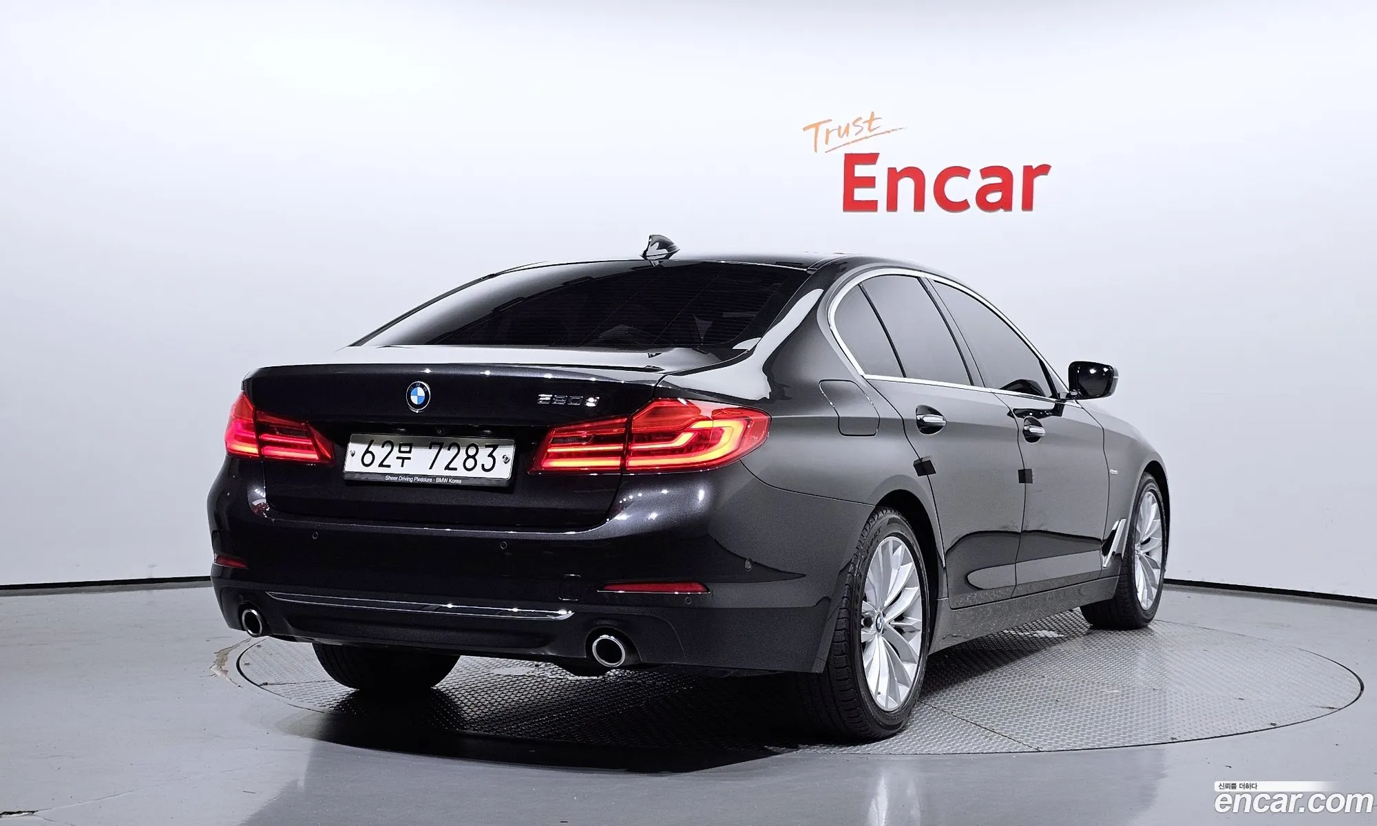 BMW 5 Series G30 520D Luxury Special Edition - фотография 4938239