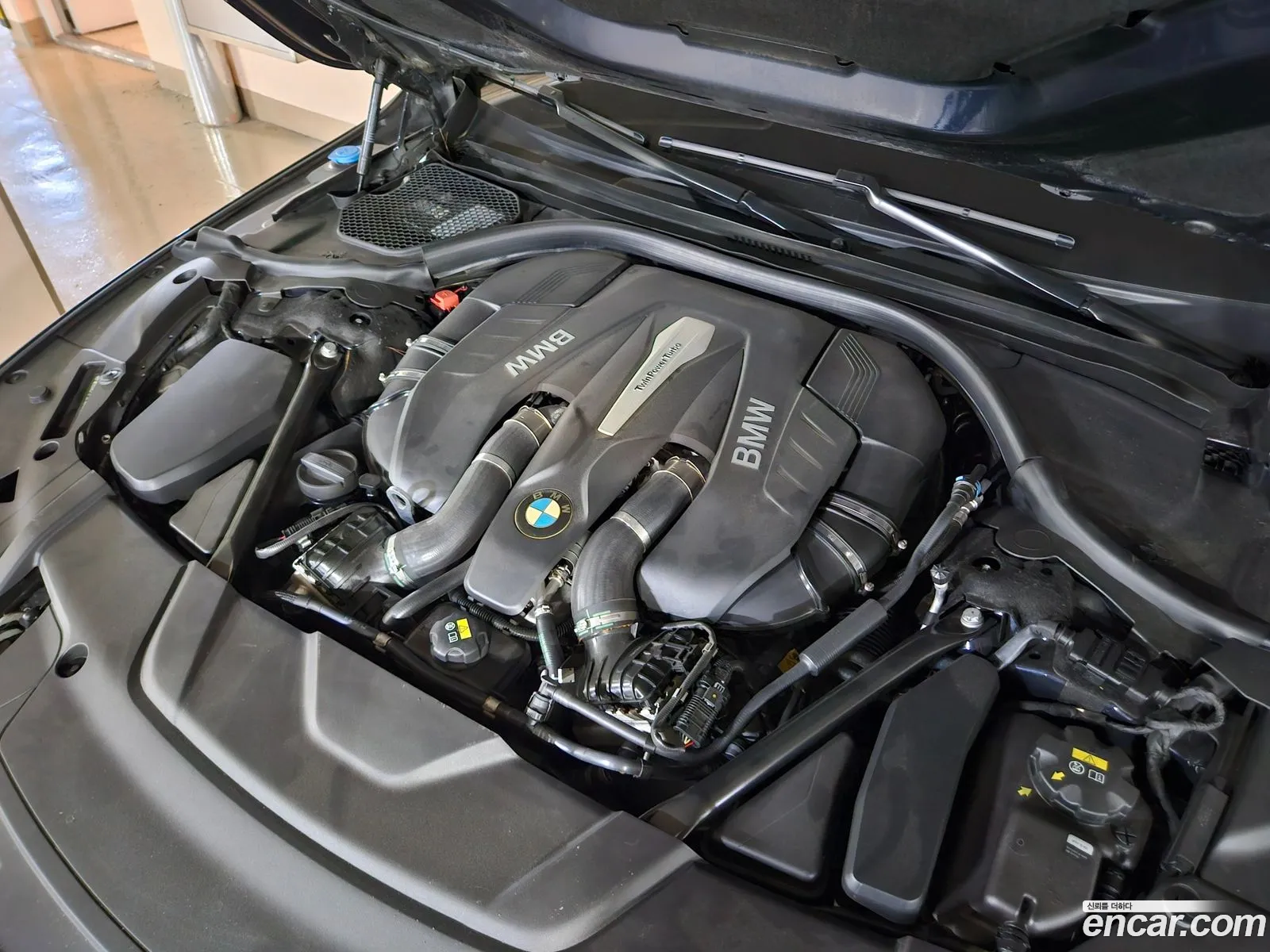 BMW 7 Series G11 750Li xDrive Prestige - фотография 4640762