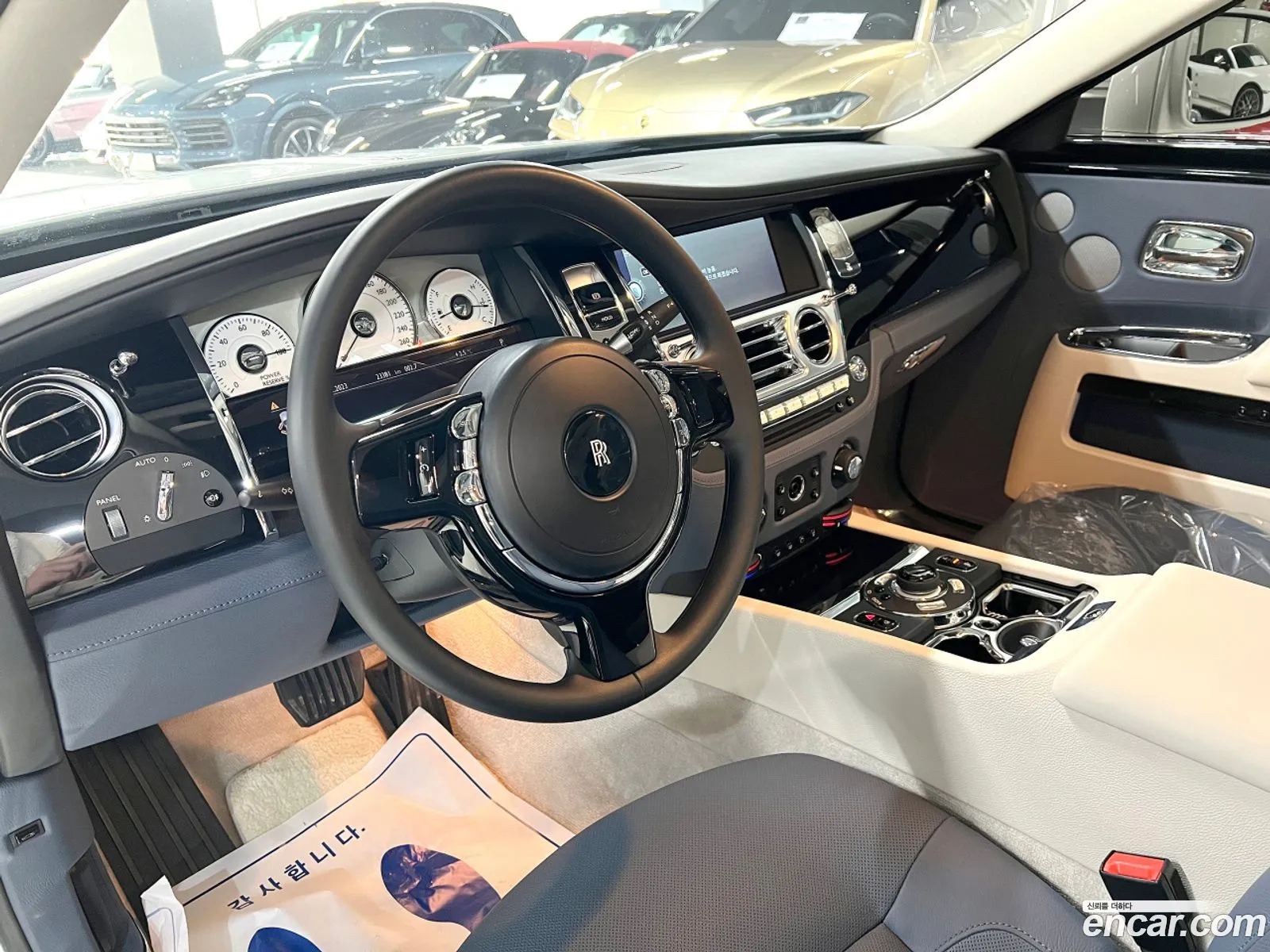 Rolls-Royce Ghost 66 V12 - фотография 3720512