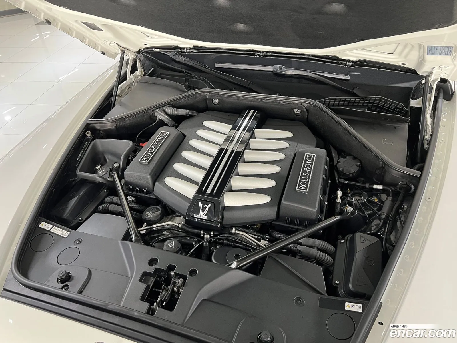 Rolls-Royce Ghost 66 V12 - фотография 3720513