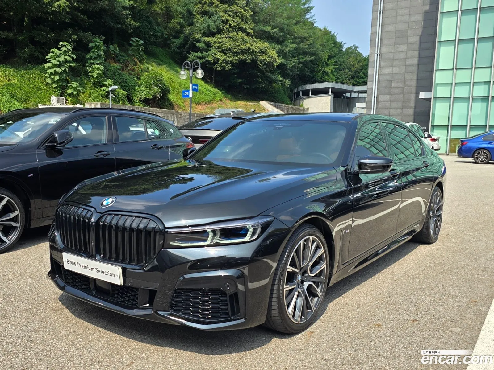BMW 7 Series G11 740Li xDrive M Sports - фотография 4938214
