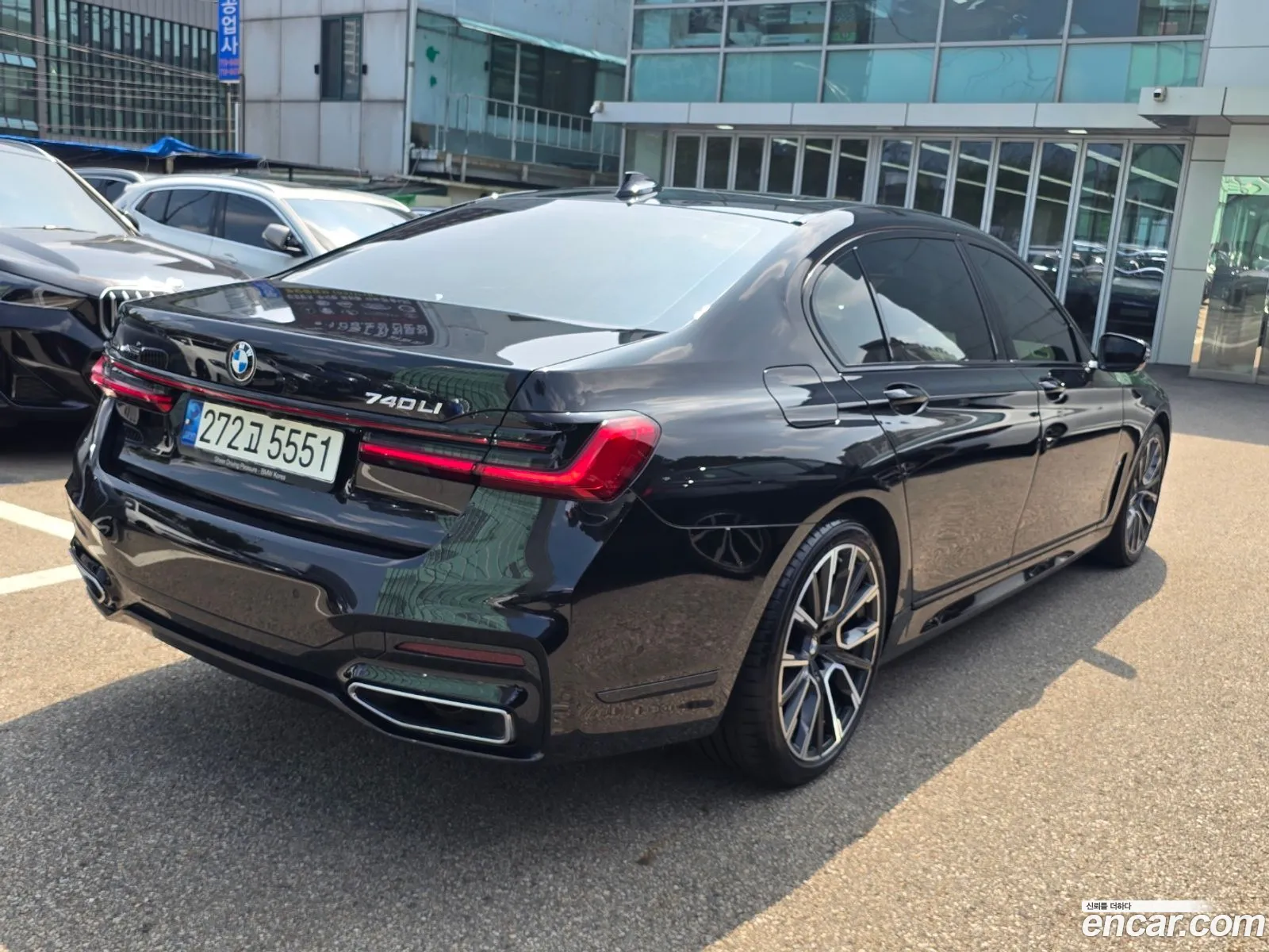 BMW 7 Series G11 740Li xDrive M Sports - фотография 4938215