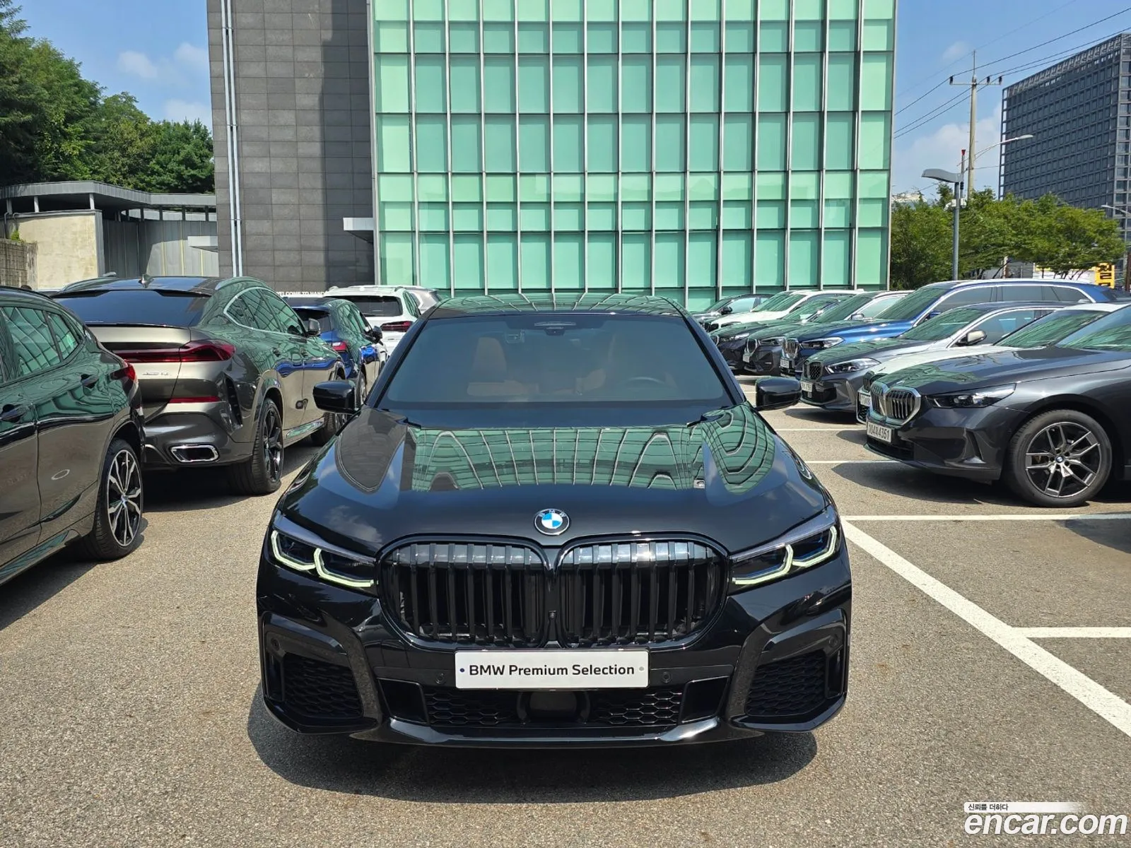 BMW 7 Series G11 740Li xDrive M Sports - фотография 4938216