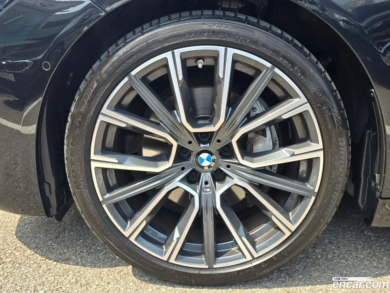 BMW 7 Series G11 740Li xDrive M Sports - фотография 4938218