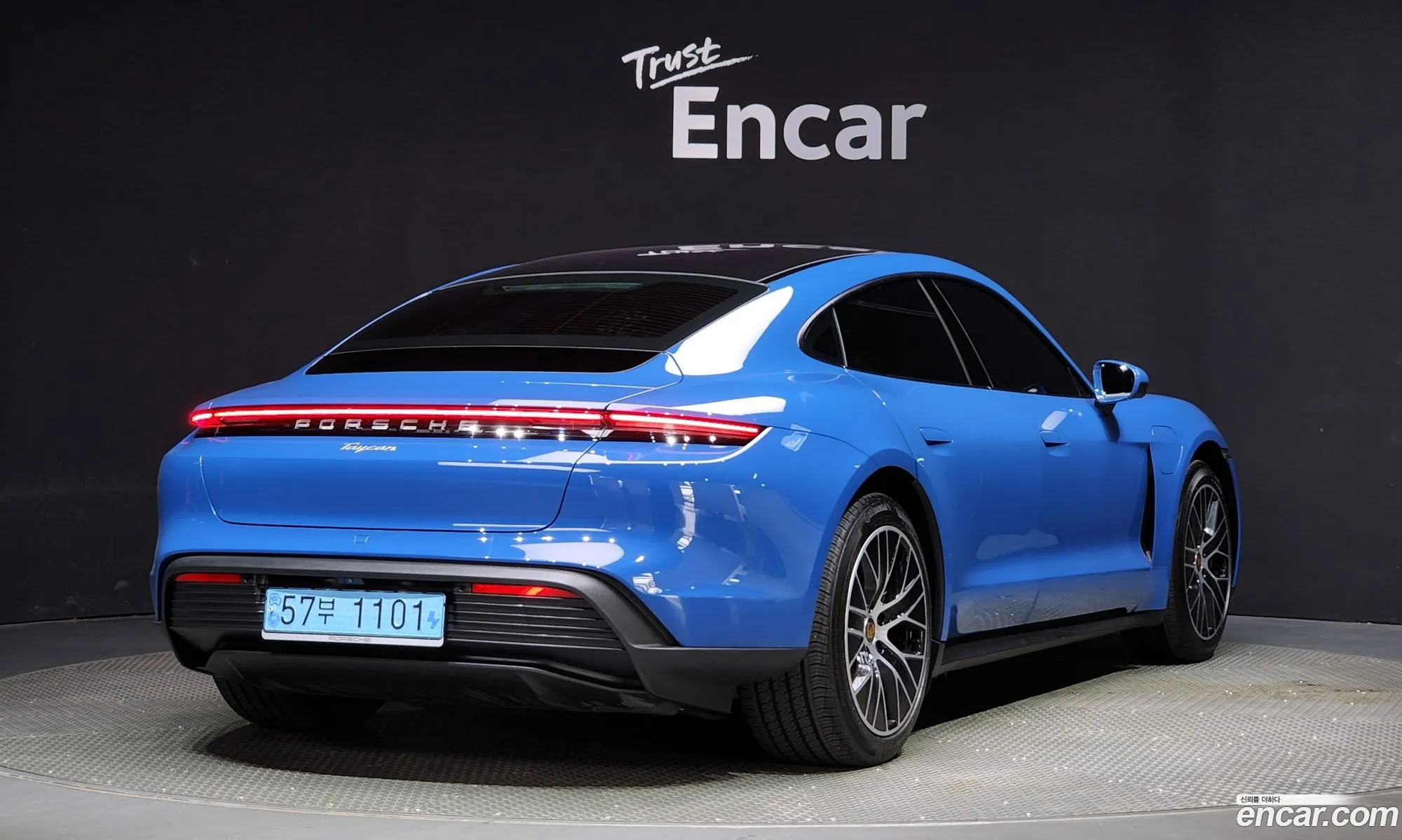Porsche Taycan Base - фотография 8024162