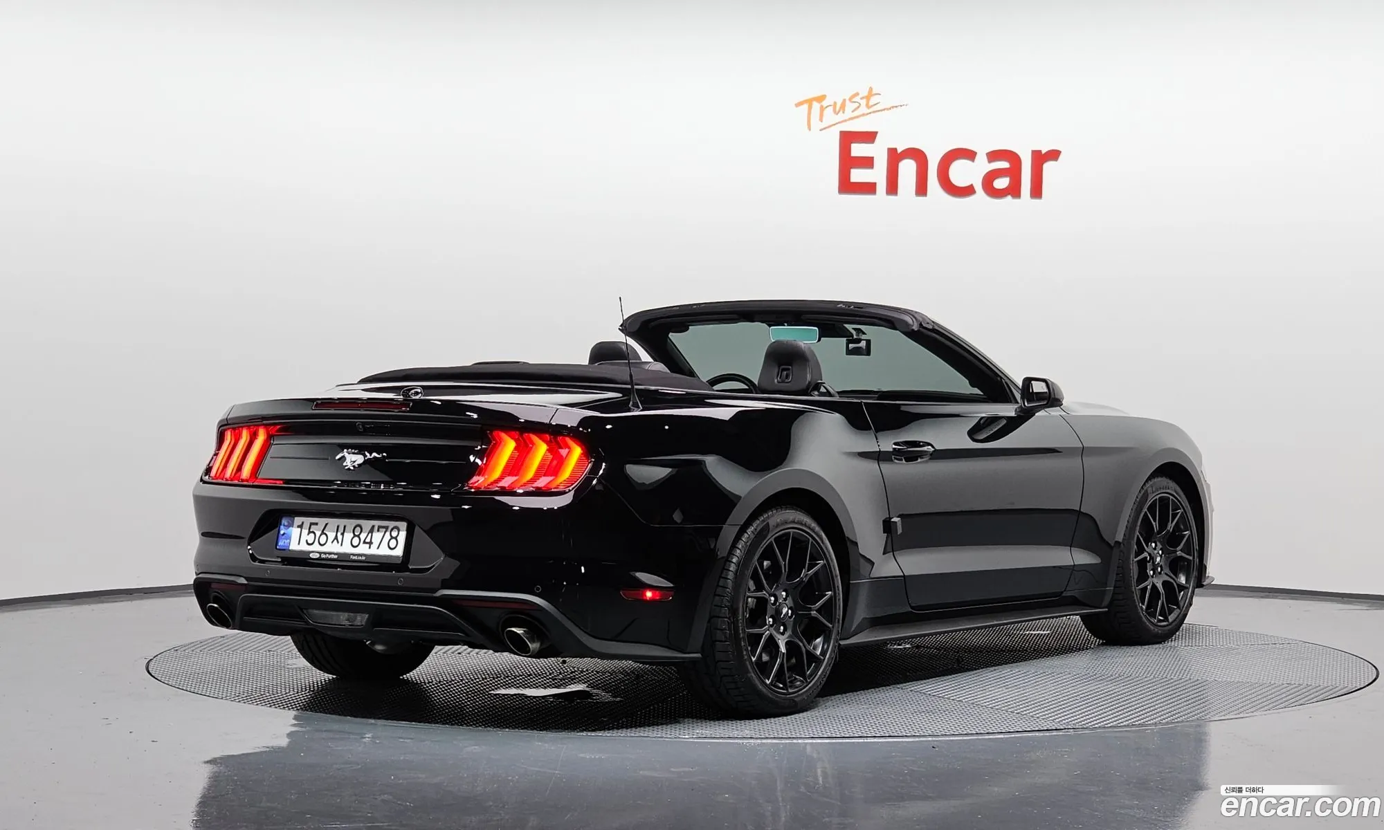 Ford Mustang Convertible - фотография 4609043