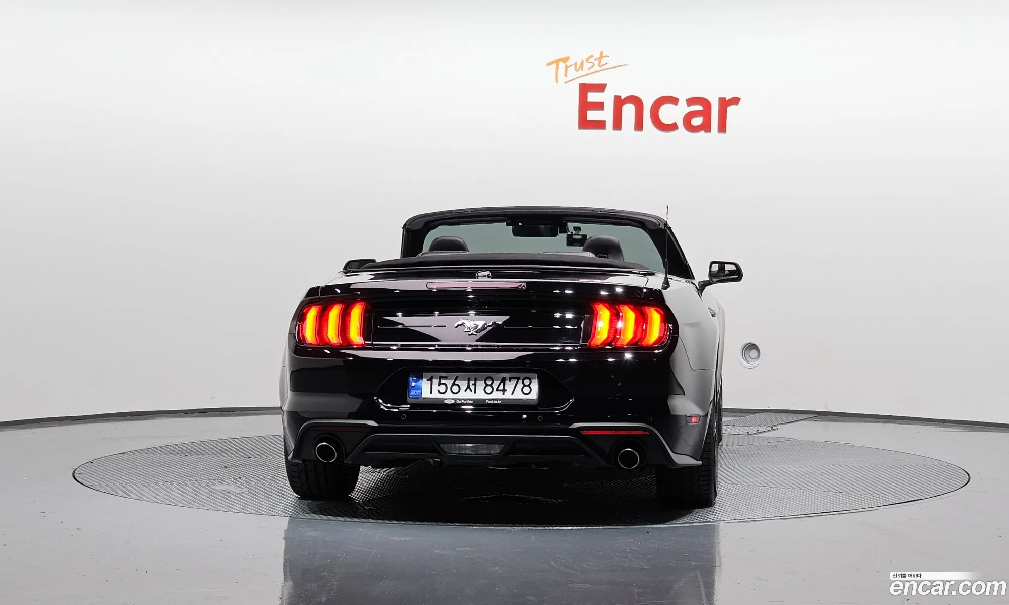 Ford Mustang Convertible - фотография 4609045