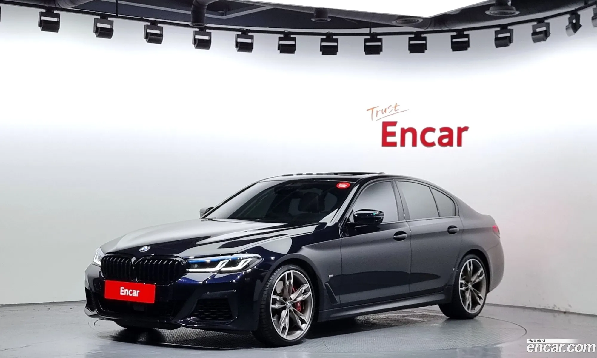 BMW 5 Series G30 M550I xDrive - фотография 4742186