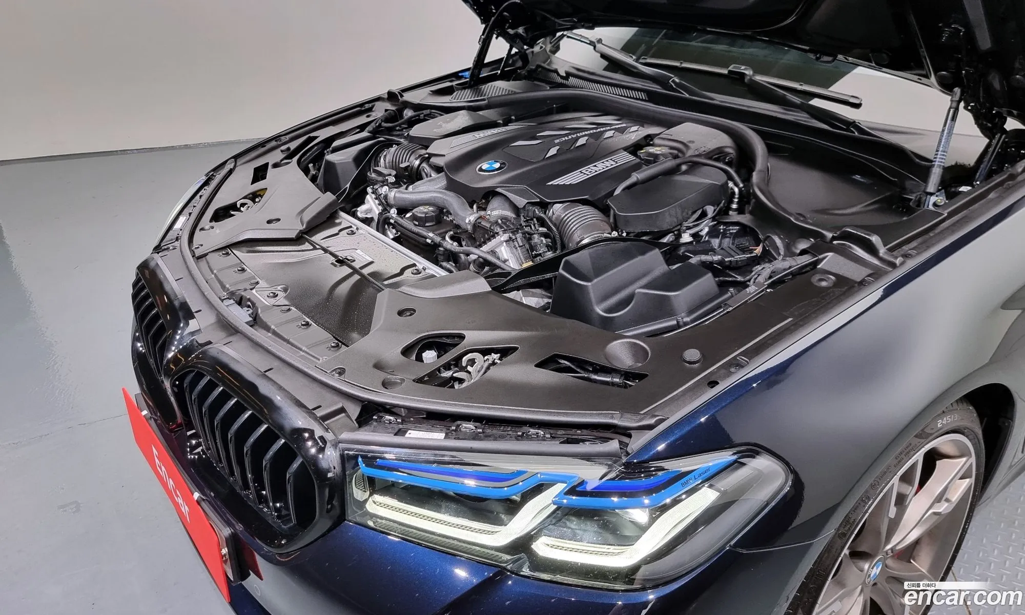 BMW 5 Series G30 M550I xDrive - фотография 4742191