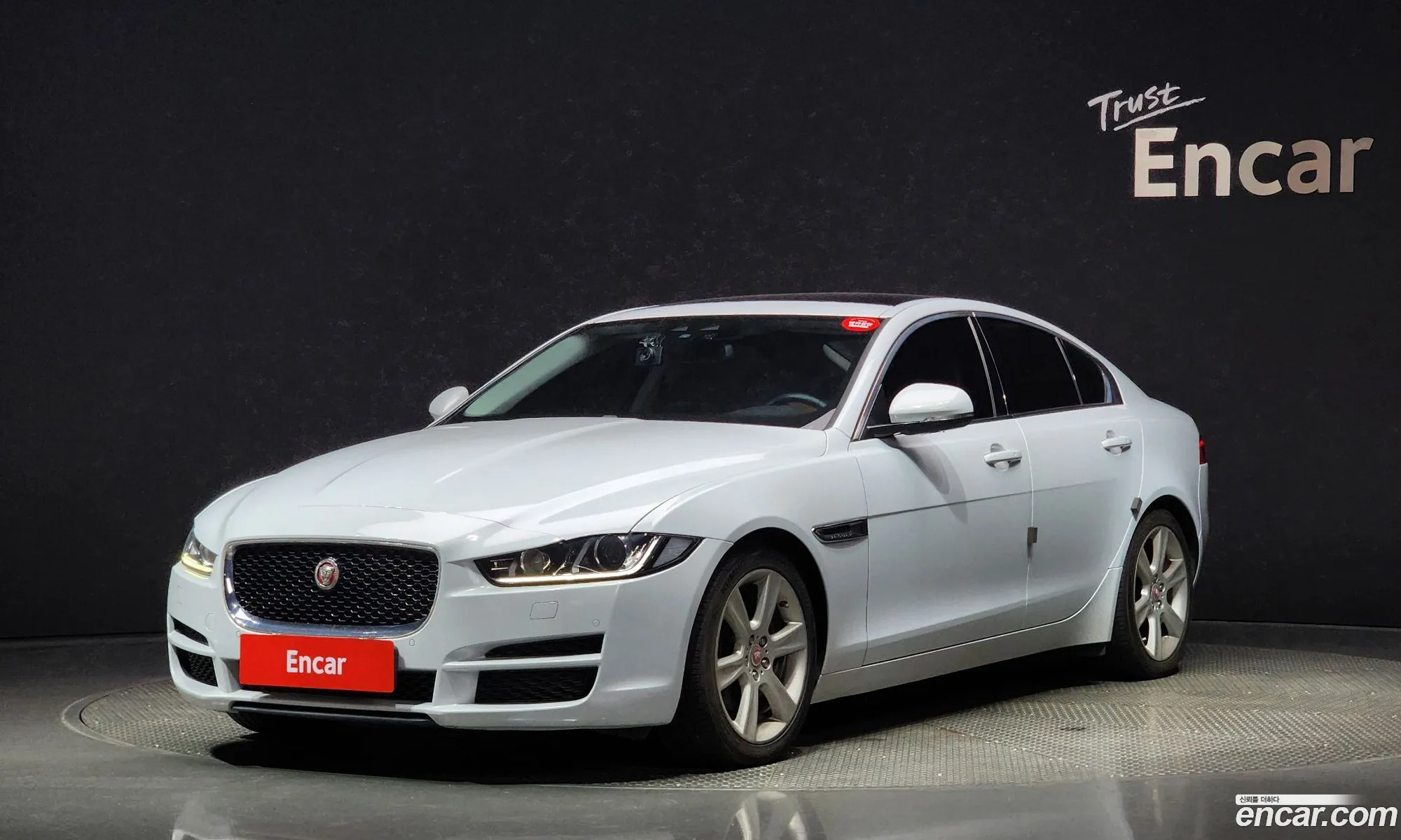 Jaguar Xe 20D Portfolio - фотография 4196772