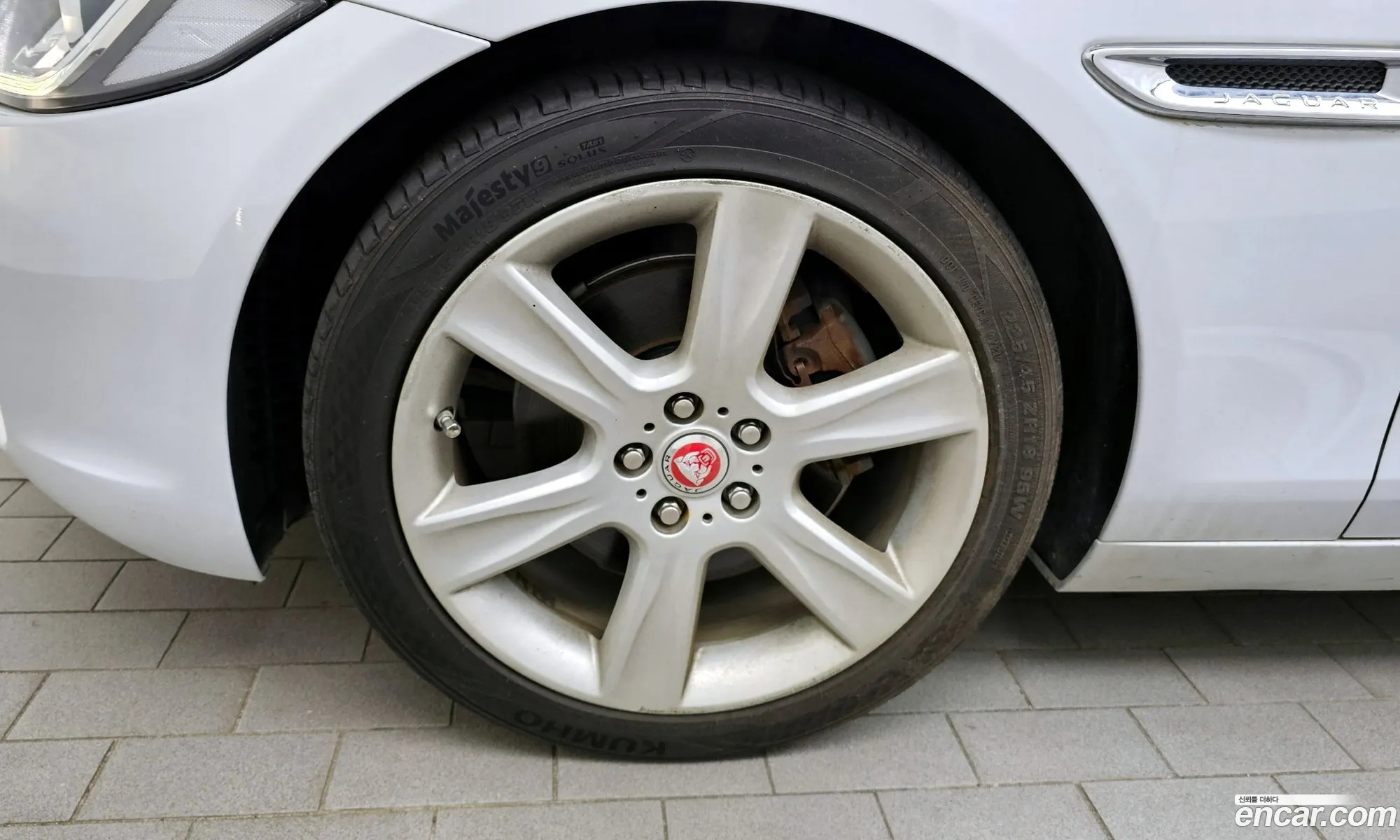 Jaguar Xe 20D Portfolio - фотография 4196776