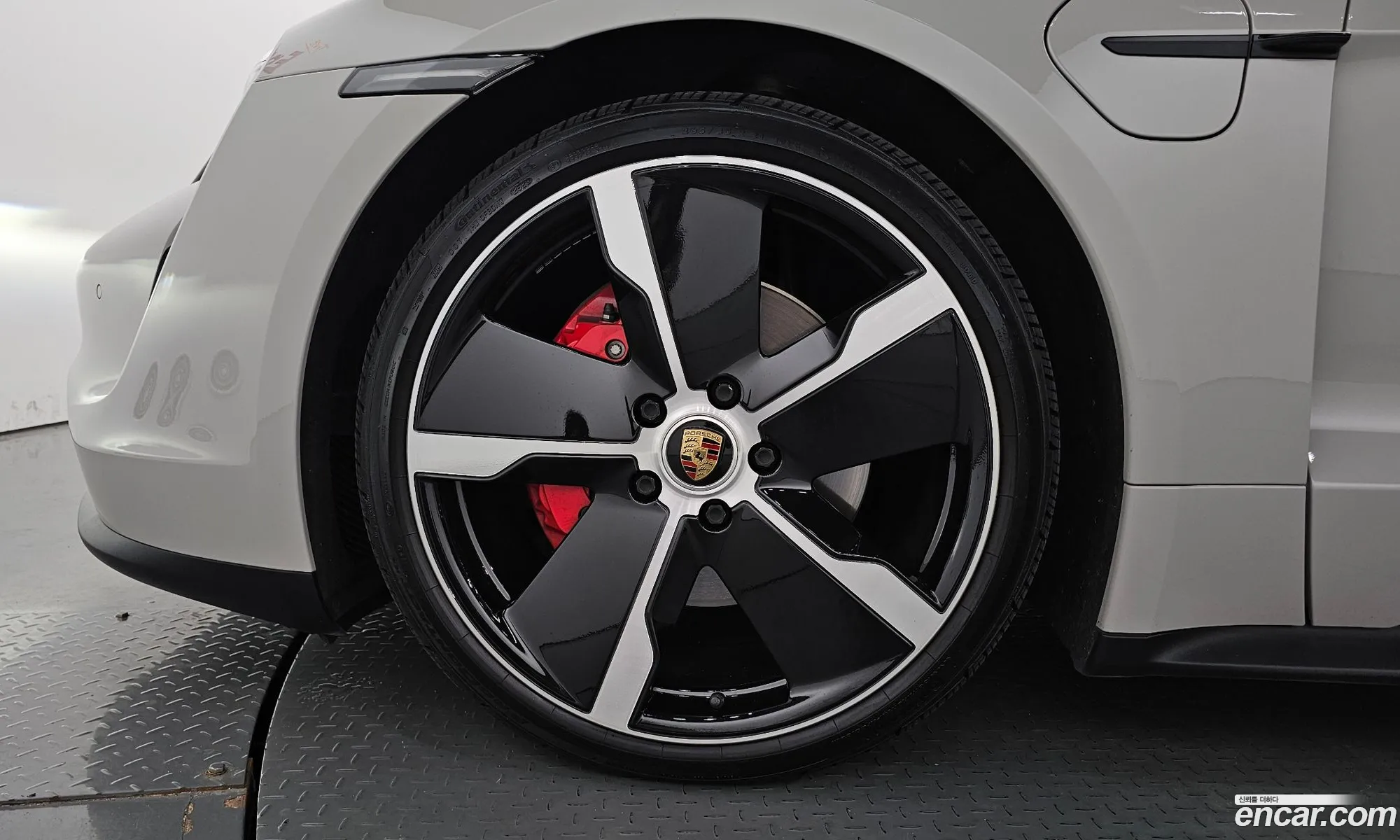 Porsche Taycan 4S - фотография 7495985