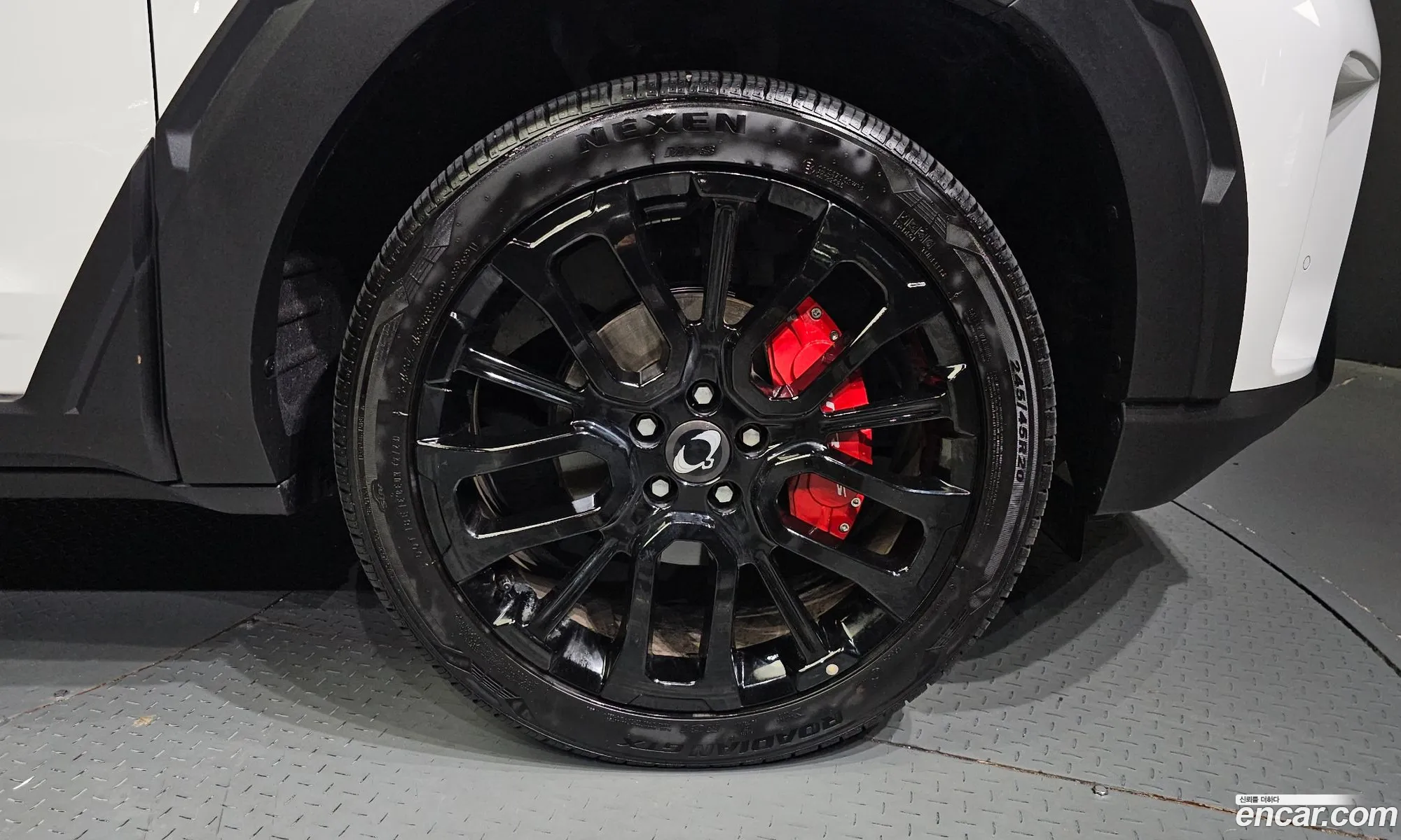 Kg Mobility Ssangyong Torres Gasoline 15 2Wd Black Edition - фотография 5666535