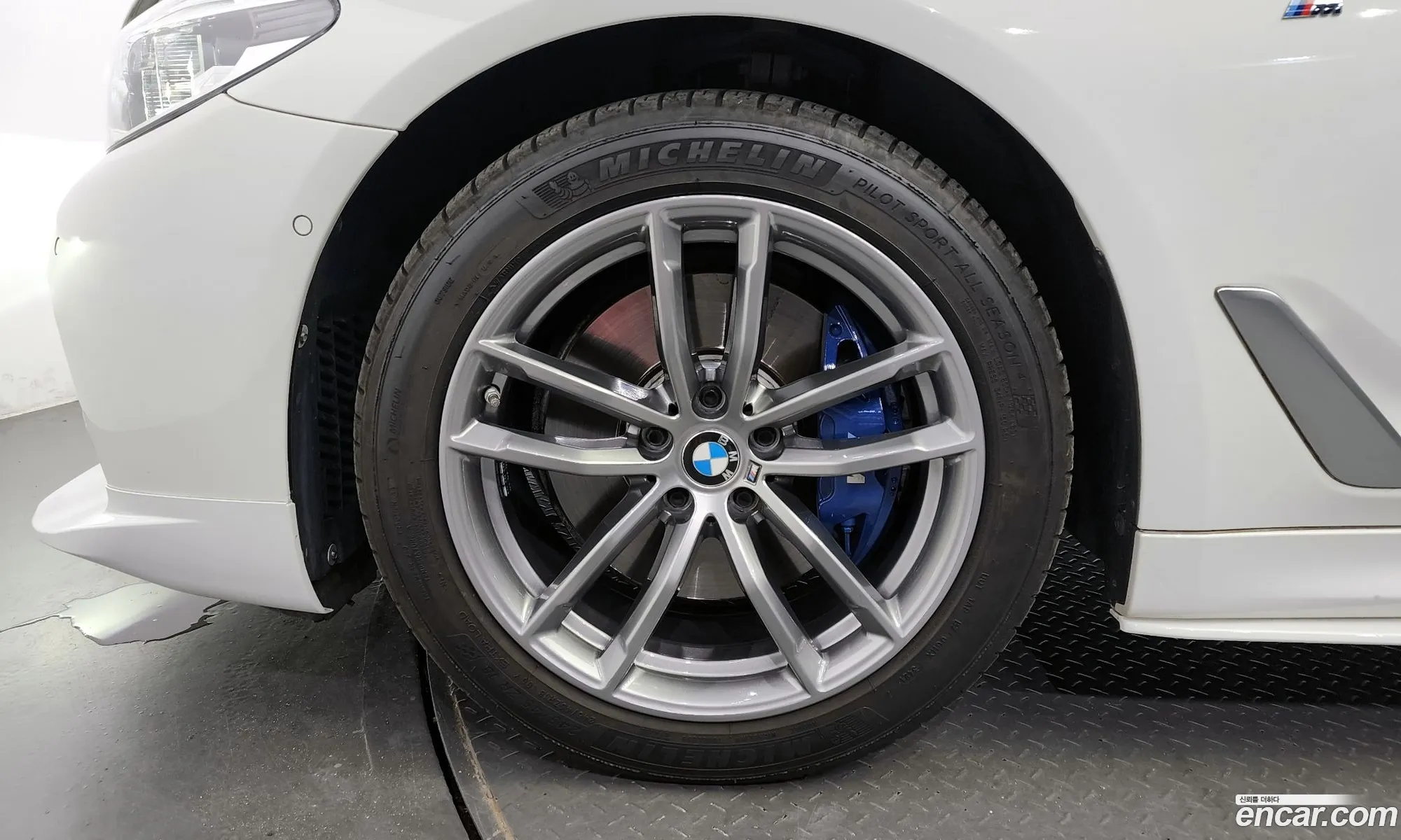 BMW 5 Series G30 530I xDrive M Sports - фотография 31608