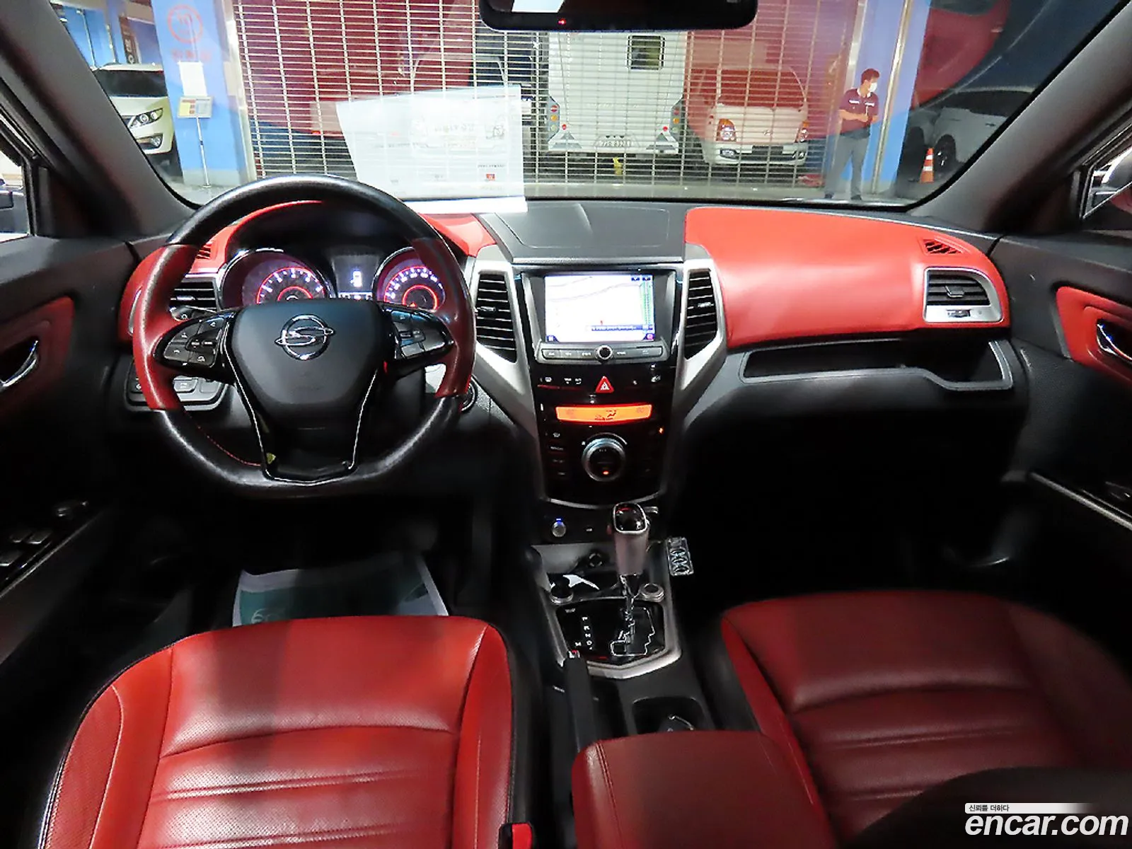 Kg Mobility Ssangyong Tivoli Lx 2Wd Top-Of-The-Line Model - фотография 5828346