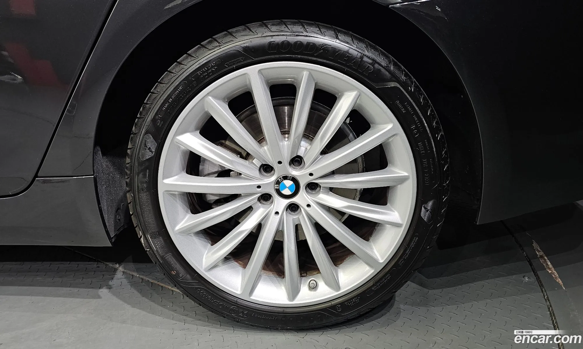 BMW 5 Series G30 530I xDrive Luxury - фотография 4688835