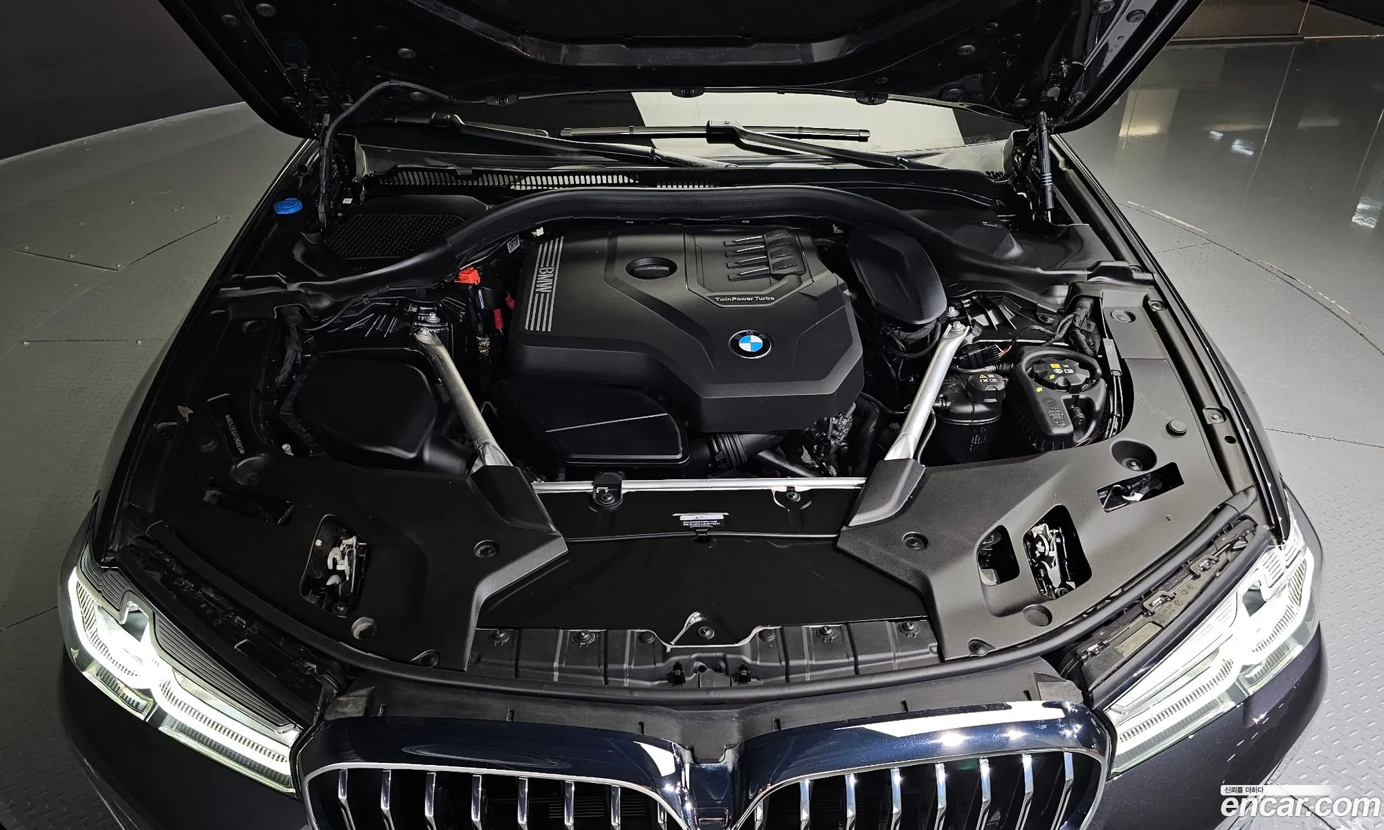BMW 5 Series G30 530I xDrive Luxury - фотография 4688836