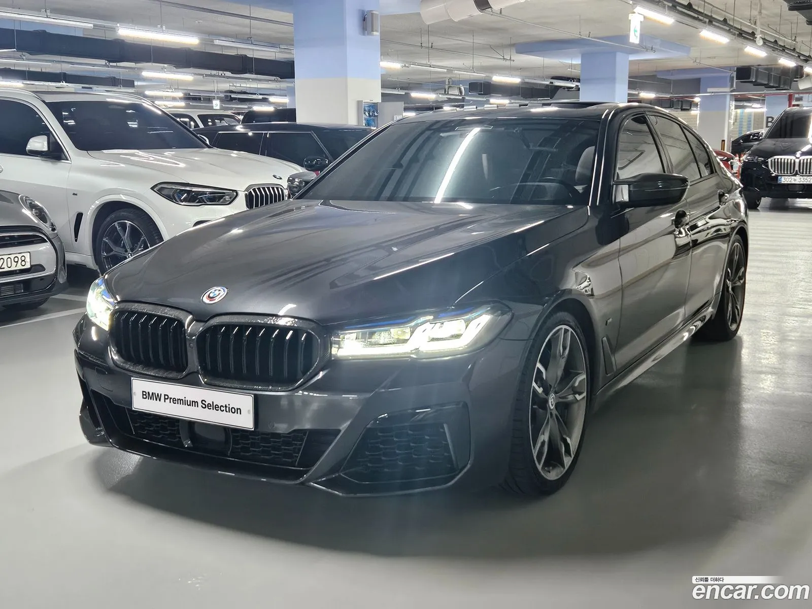 BMW 5 Series G30 M550I xDrive - фотография 31616