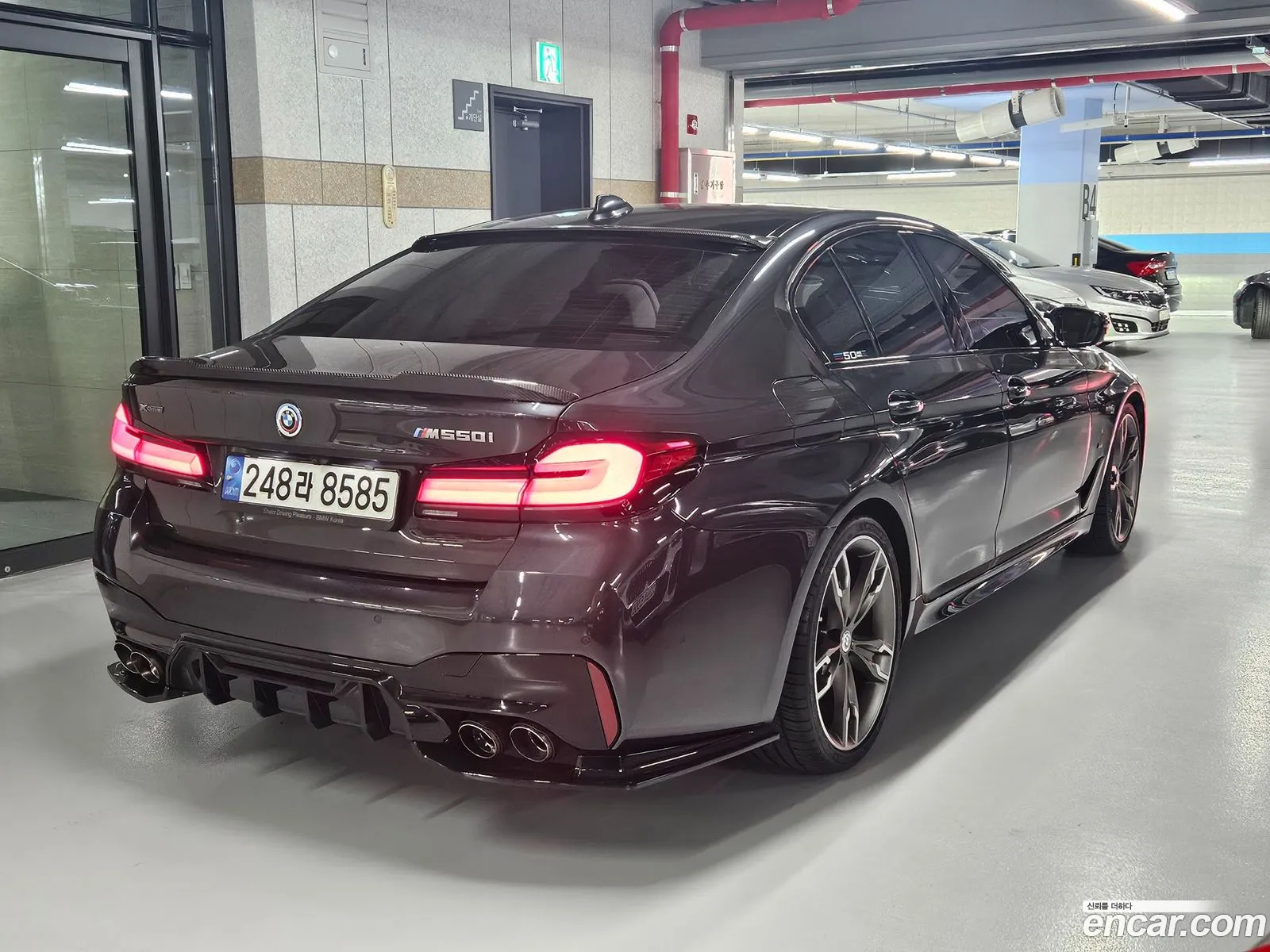 BMW 5 Series G30 M550I xDrive - фотография 31617
