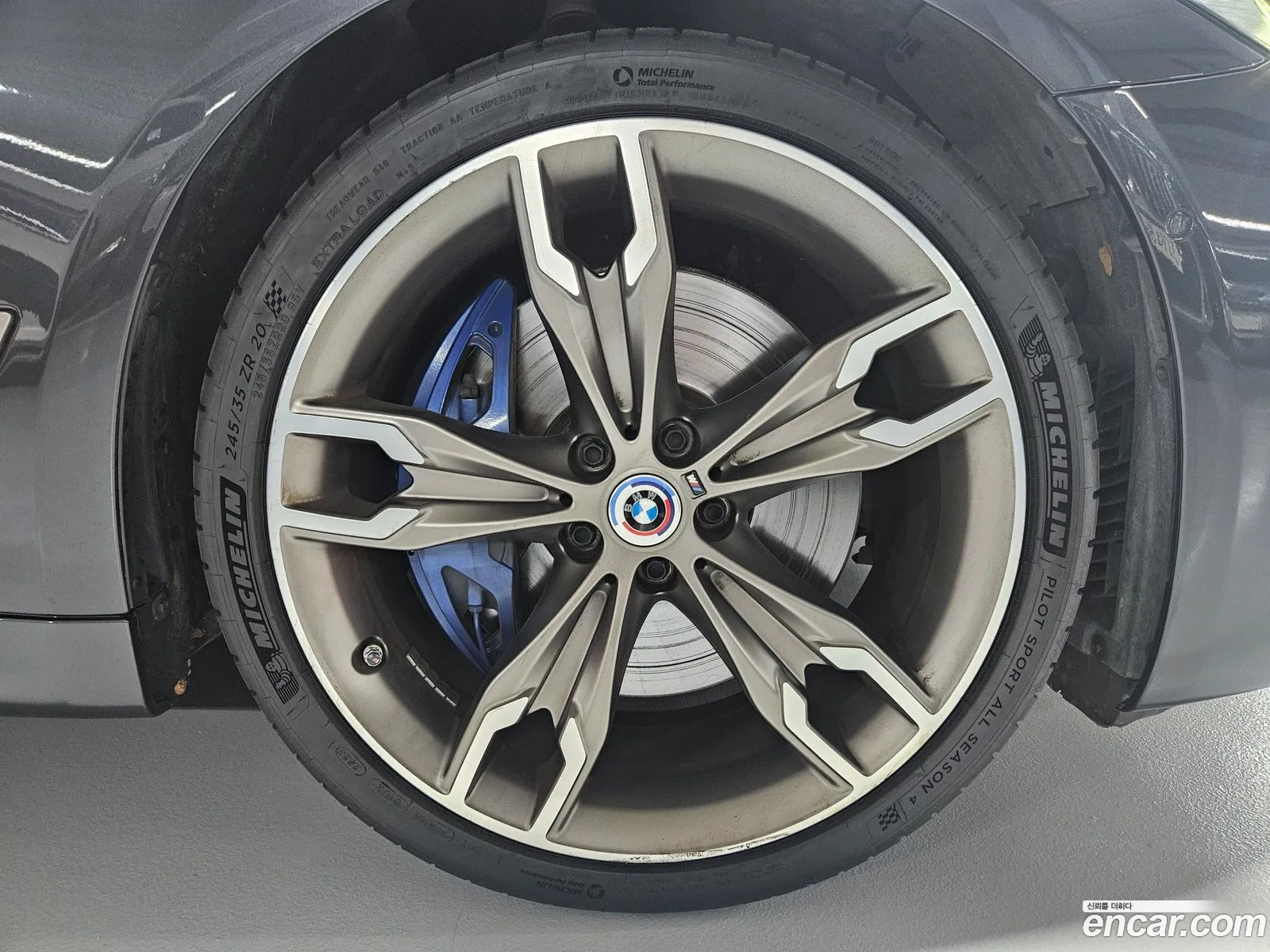 BMW 5 Series G30 M550I xDrive - фотография 31620