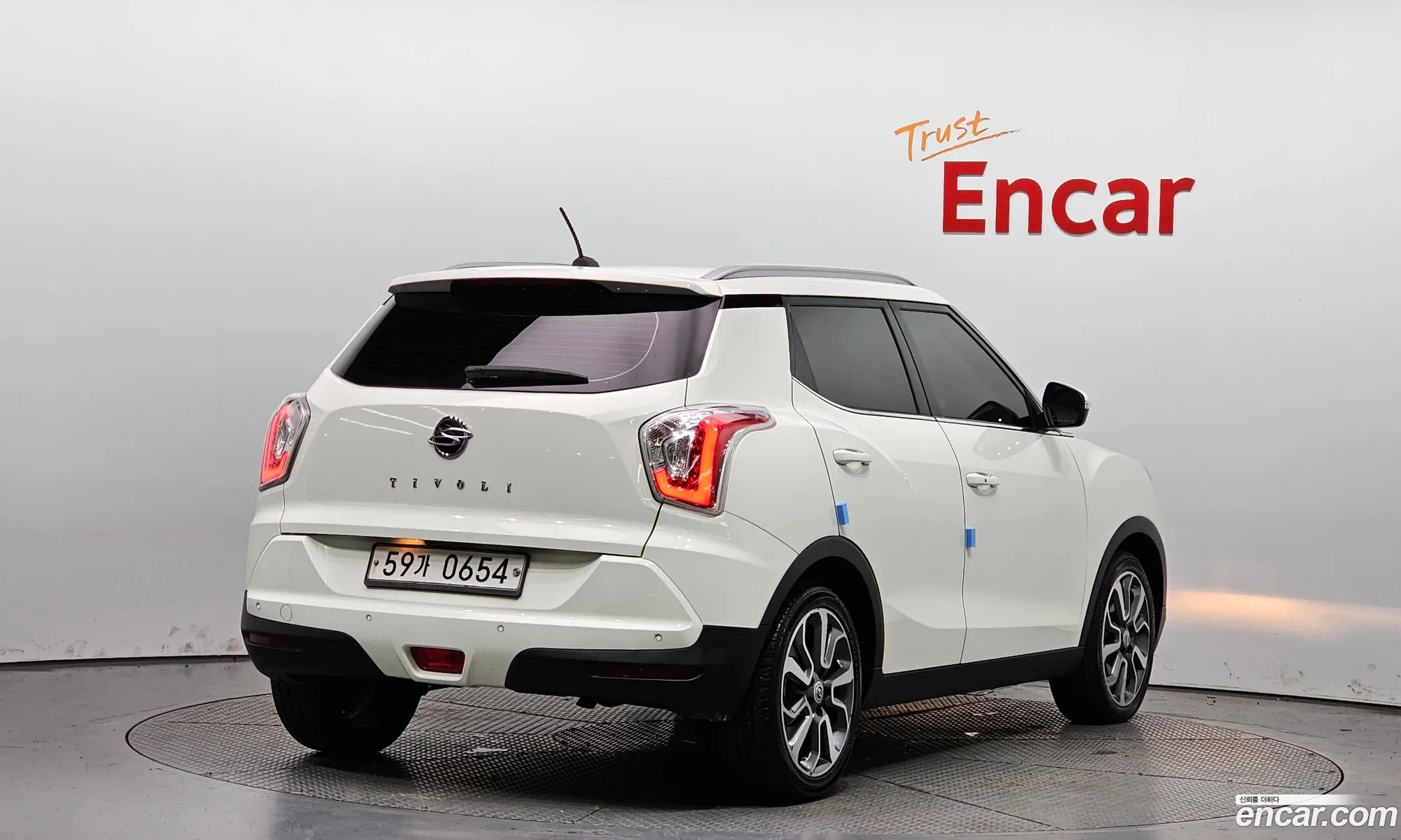 Kg Mobility Ssangyong Tivoli Lx 2Wd Top-Of-The-Line Model - фотография 6076990