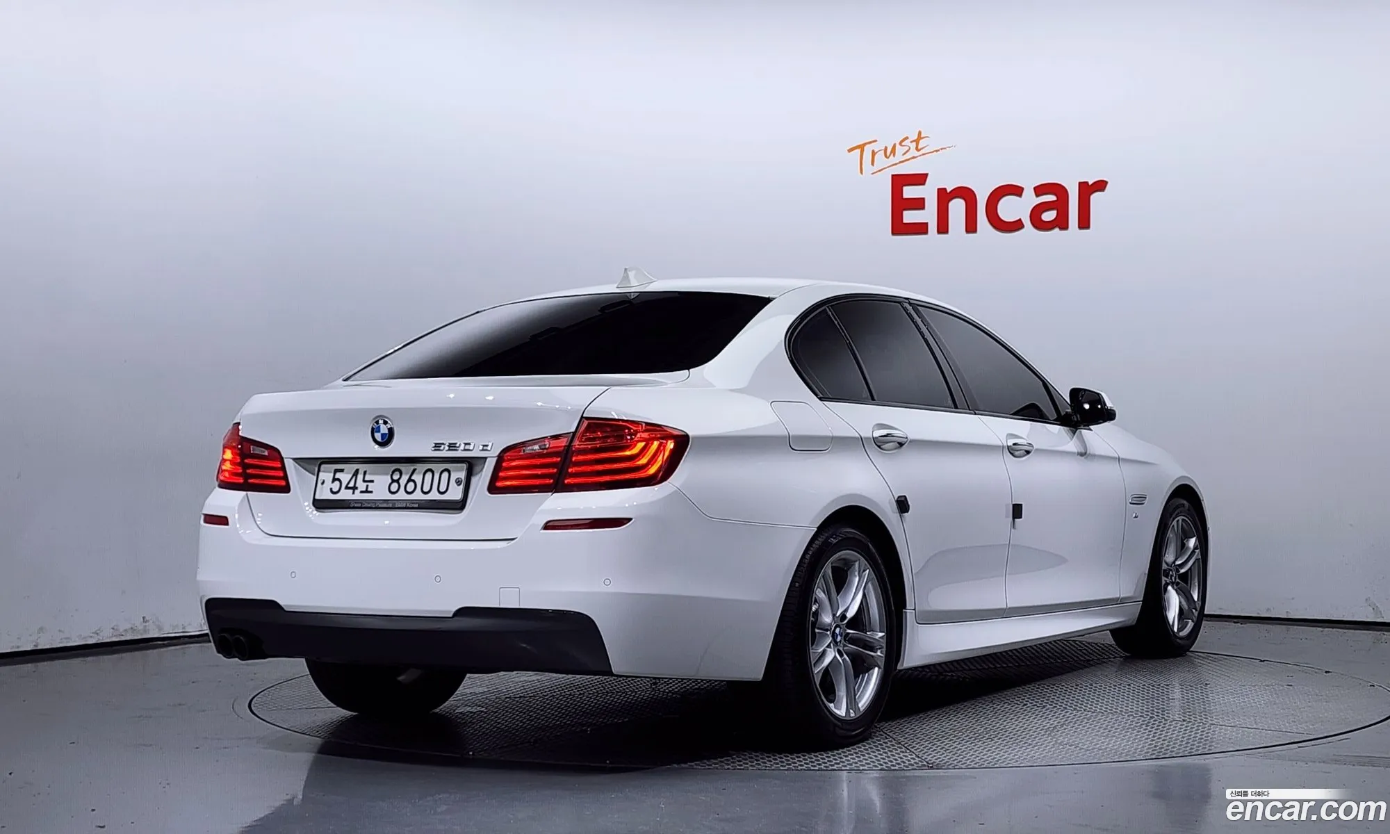 BMW 5 Series F10 520D M Aerodynamics - фотография 4688868