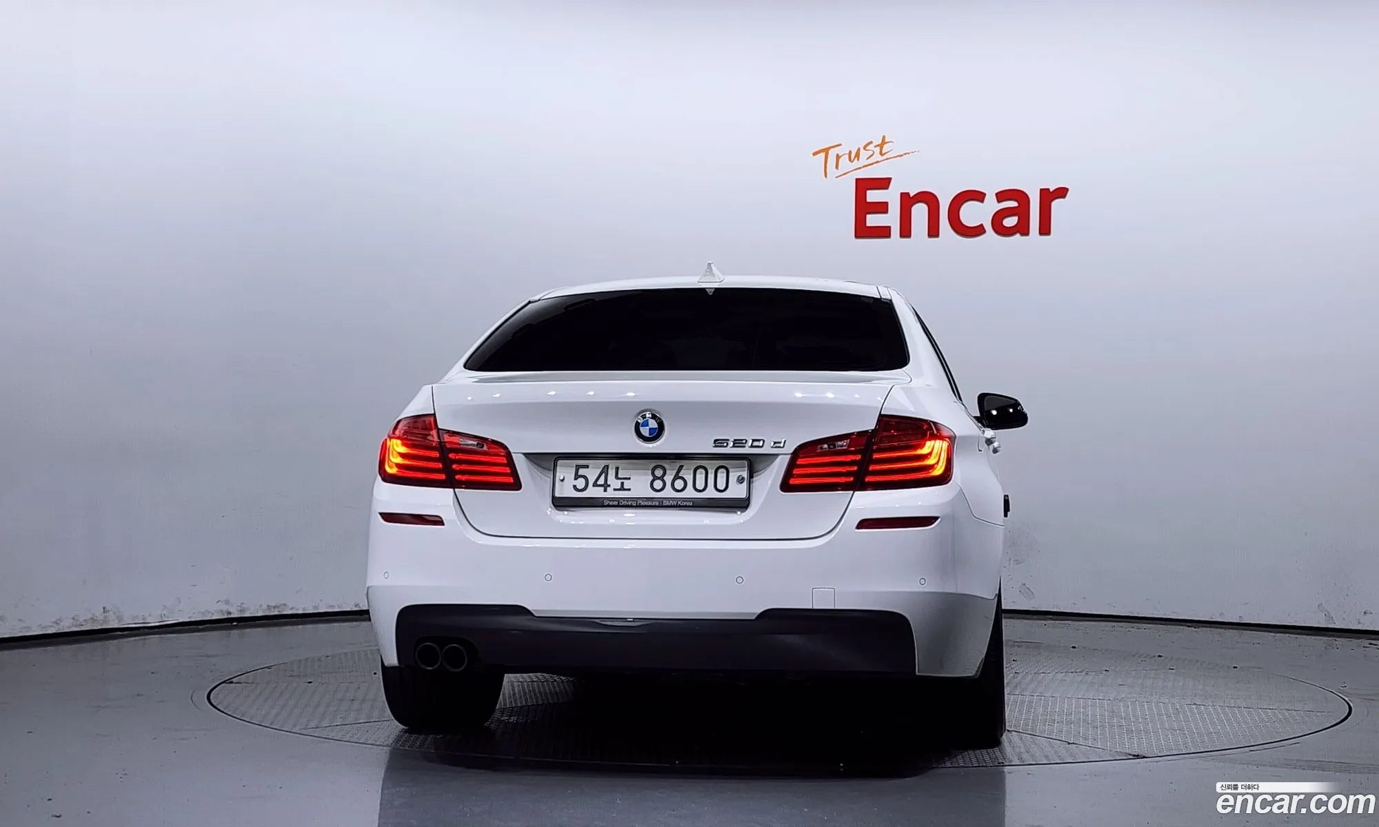 BMW 5 Series F10 520D M Aerodynamics - фотография 4688870
