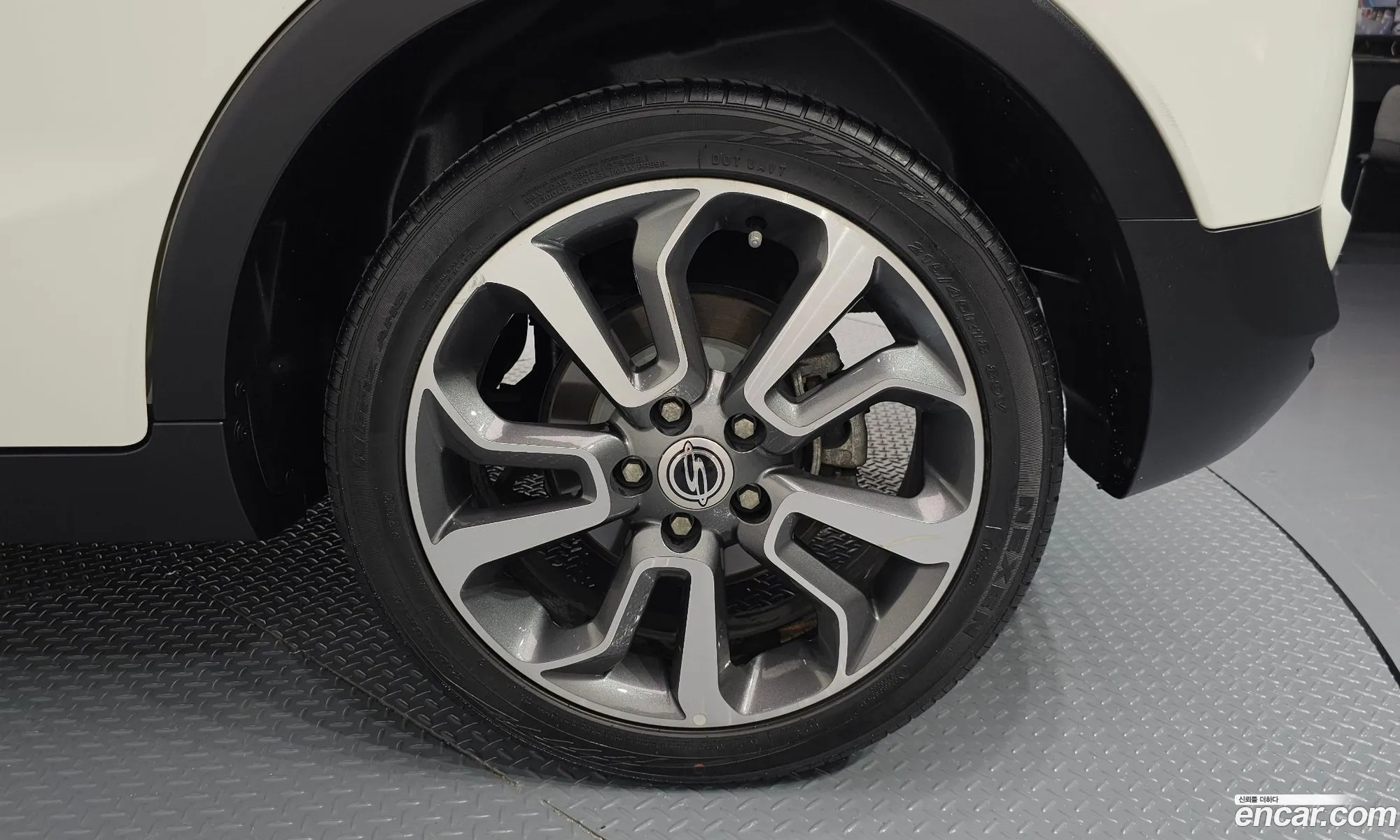 Kg Mobility Ssangyong Tivoli Lx 2Wd Luxury Model - фотография 7510796