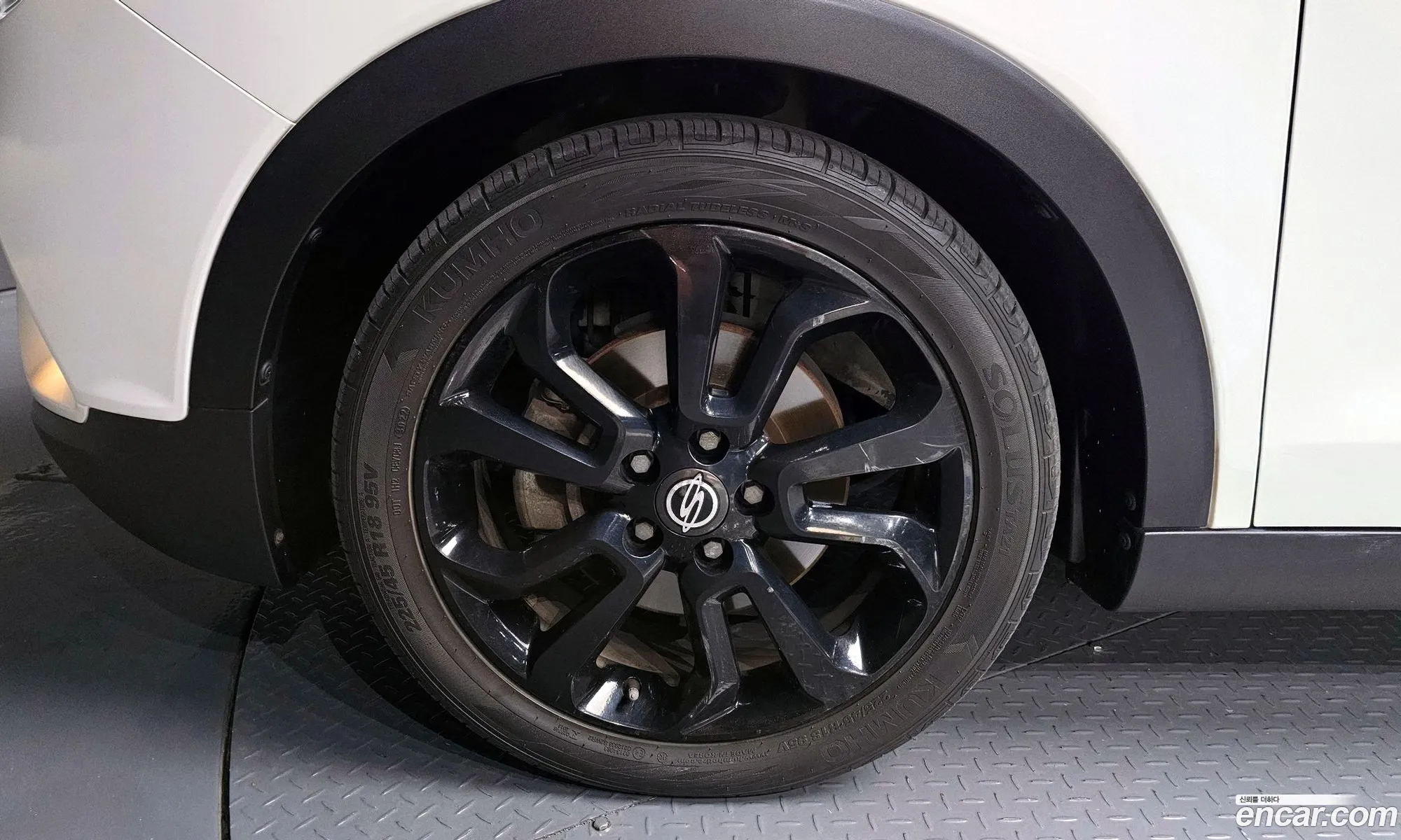 Kg Mobility Ssangyong Tivoli Diesel Lx 2Wd - фотография 6043087