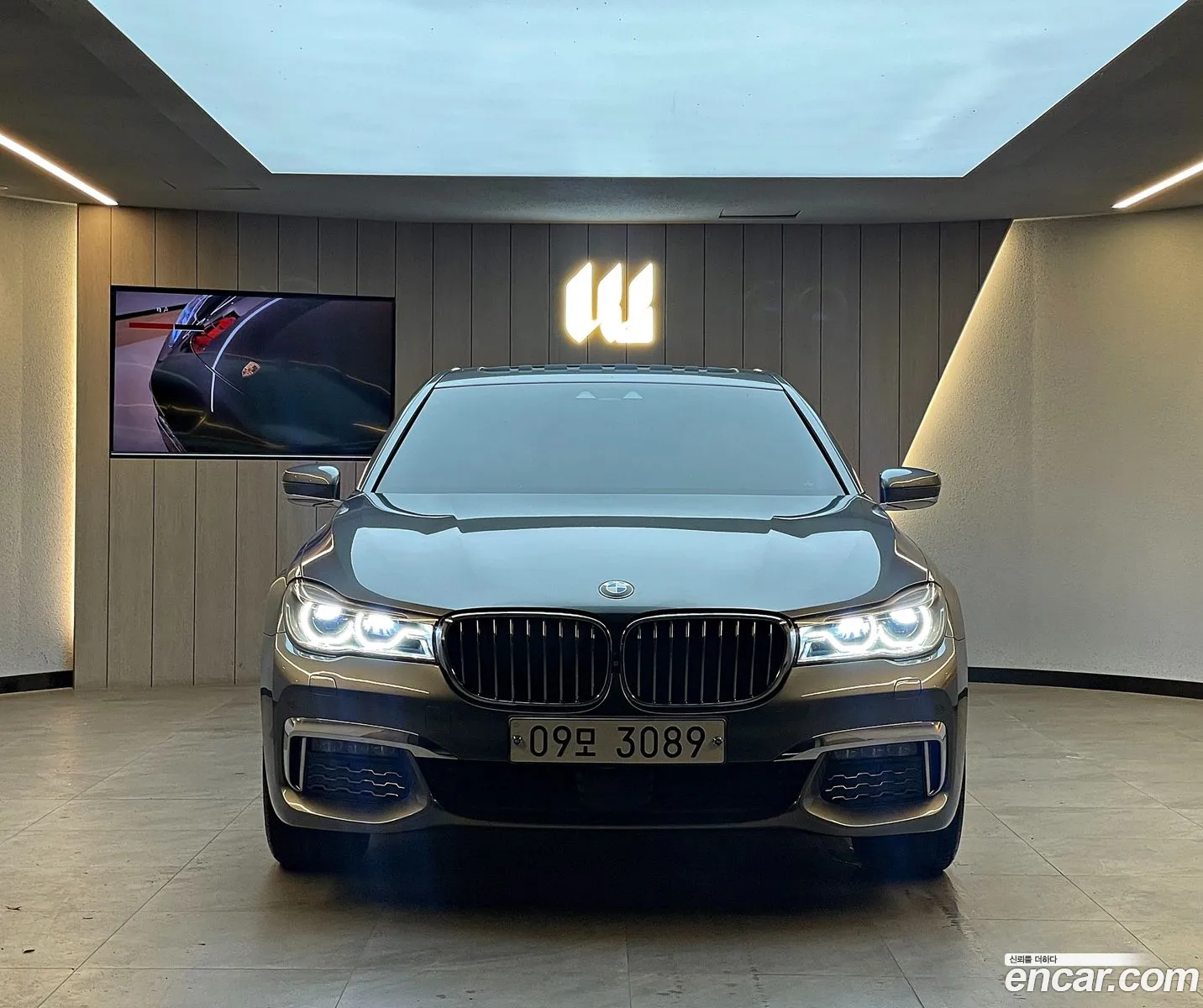 BMW 7 Series G11 730D xDrive - фотография 4640771