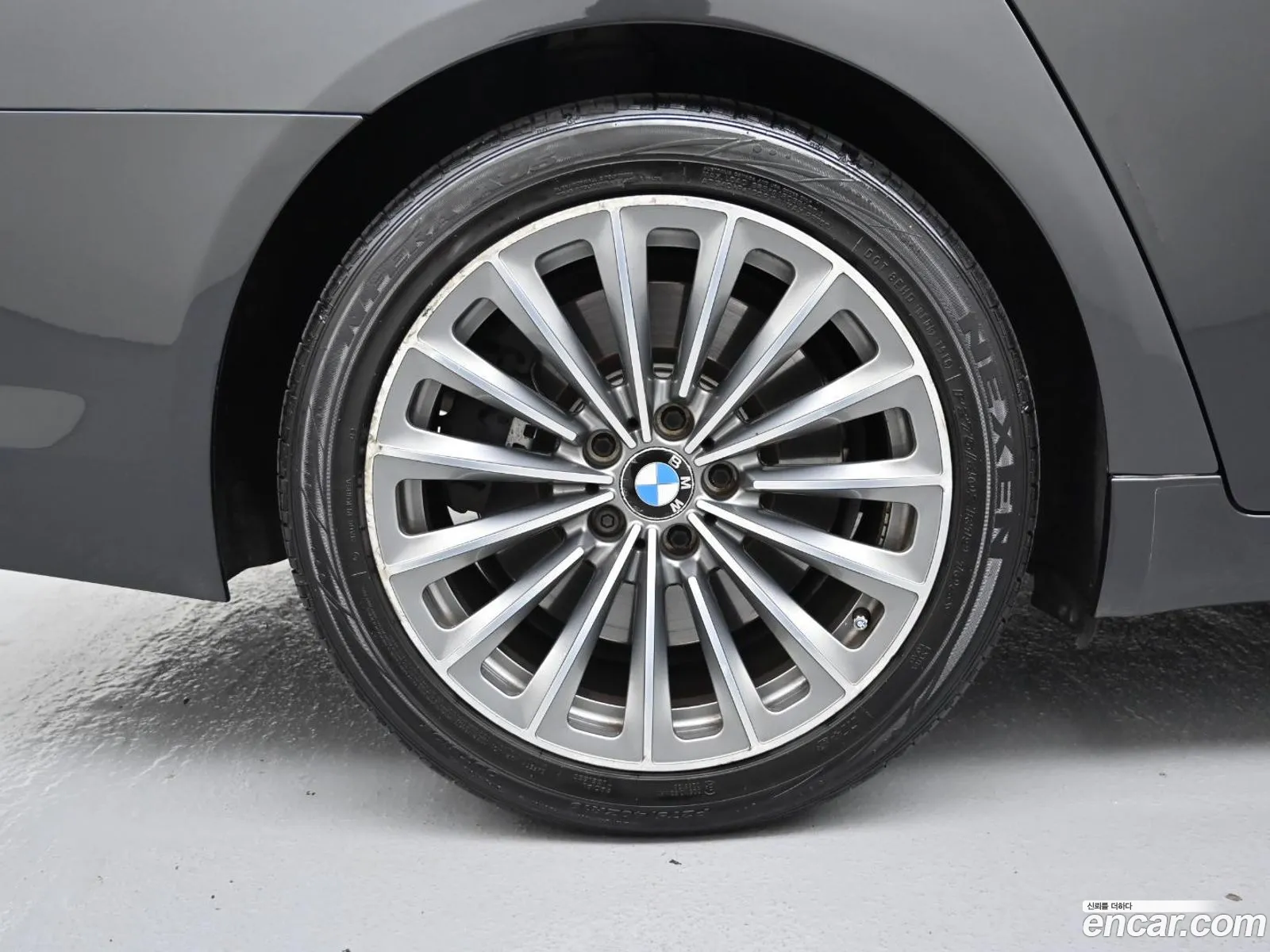BMW 7 Series F01 750Li - фотография 4664742