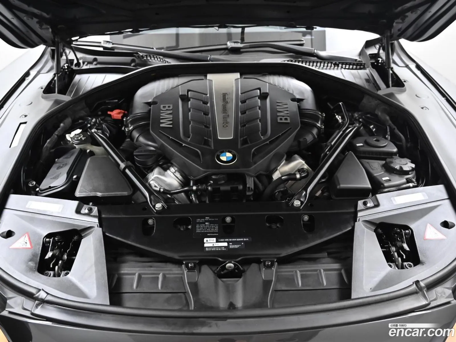 BMW 7 Series F01 750Li - фотография 4664743