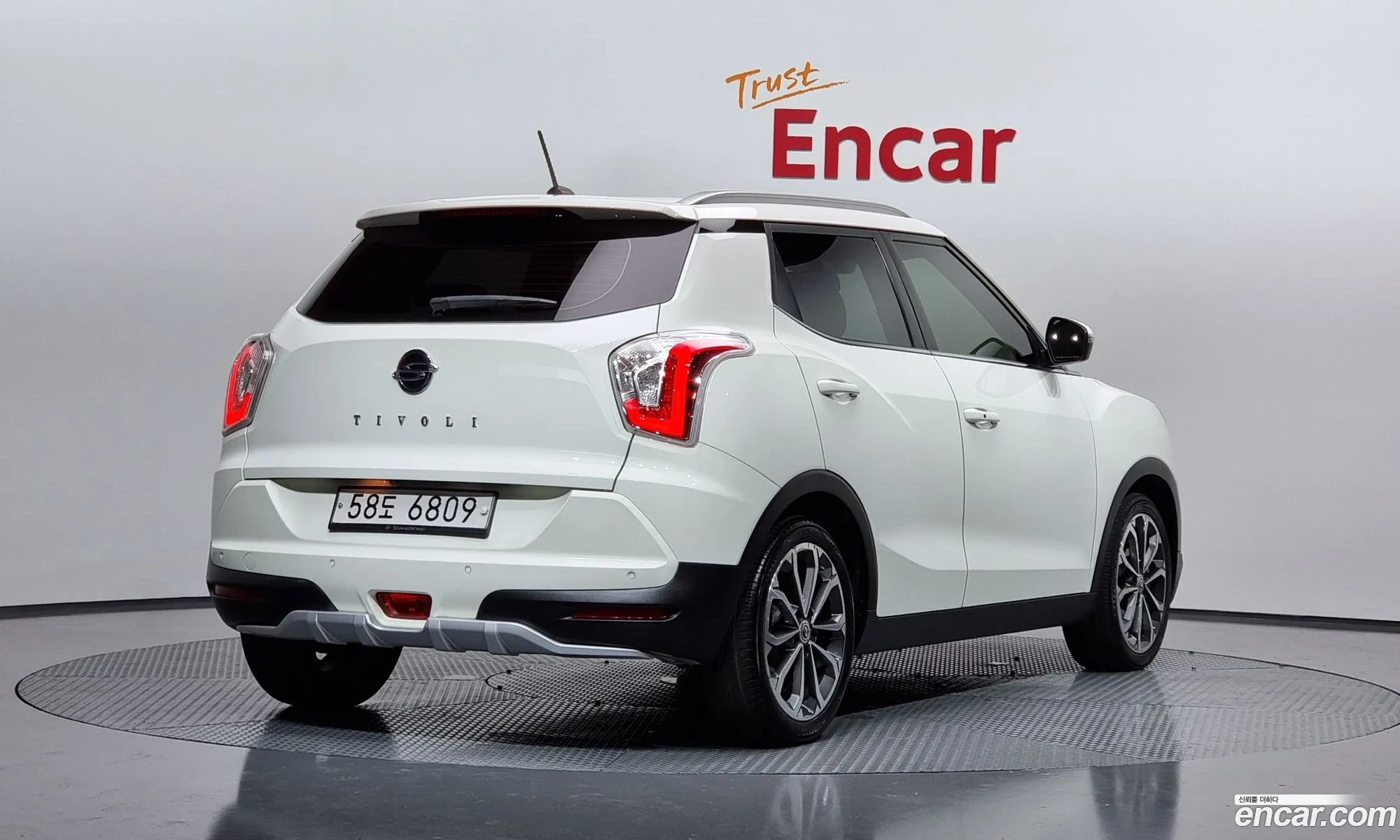 Kg Mobility Ssangyong Tivoli Lx 2Wd - фотография 6077014