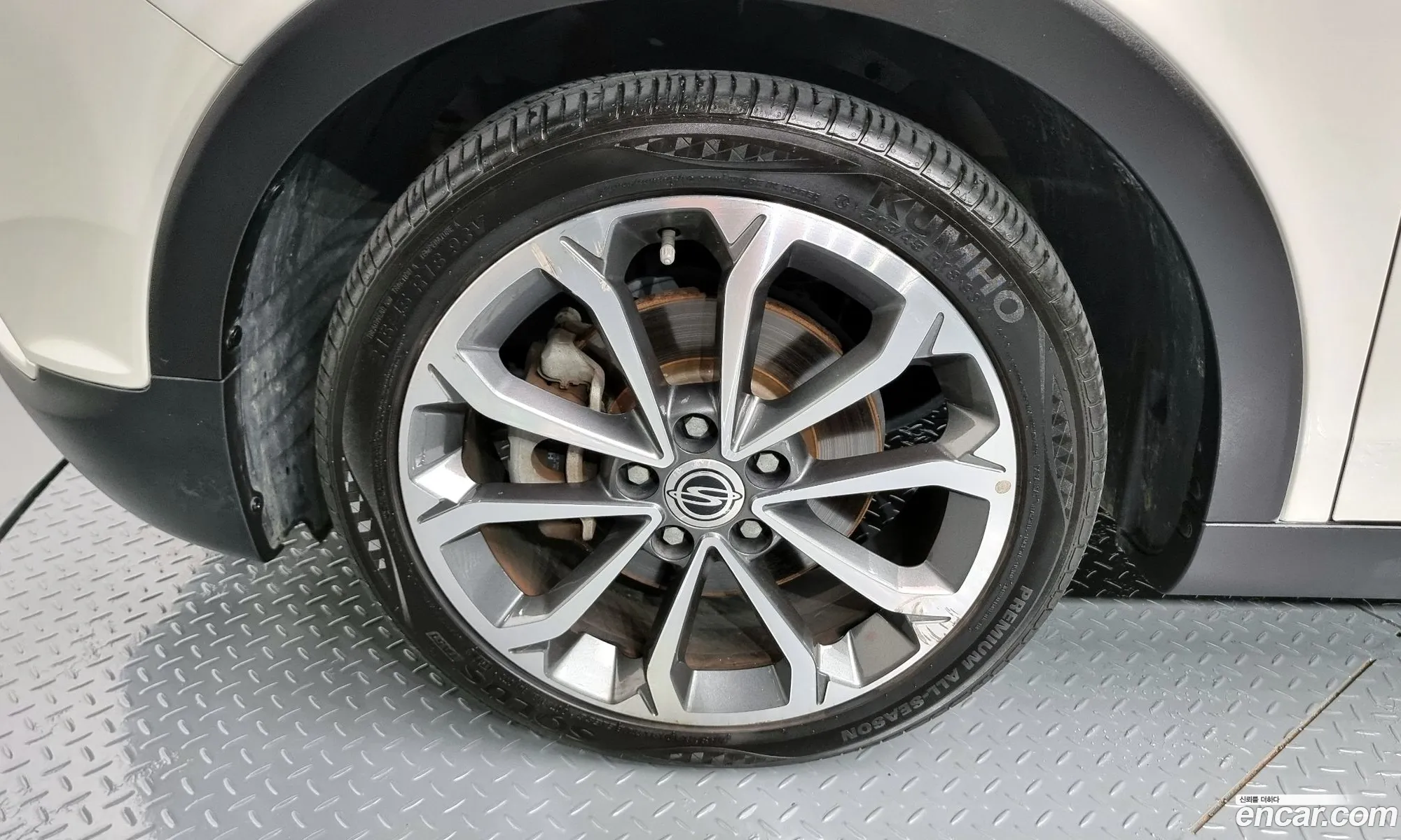 Kg Mobility Ssangyong Tivoli Lx 2Wd - фотография 6077017